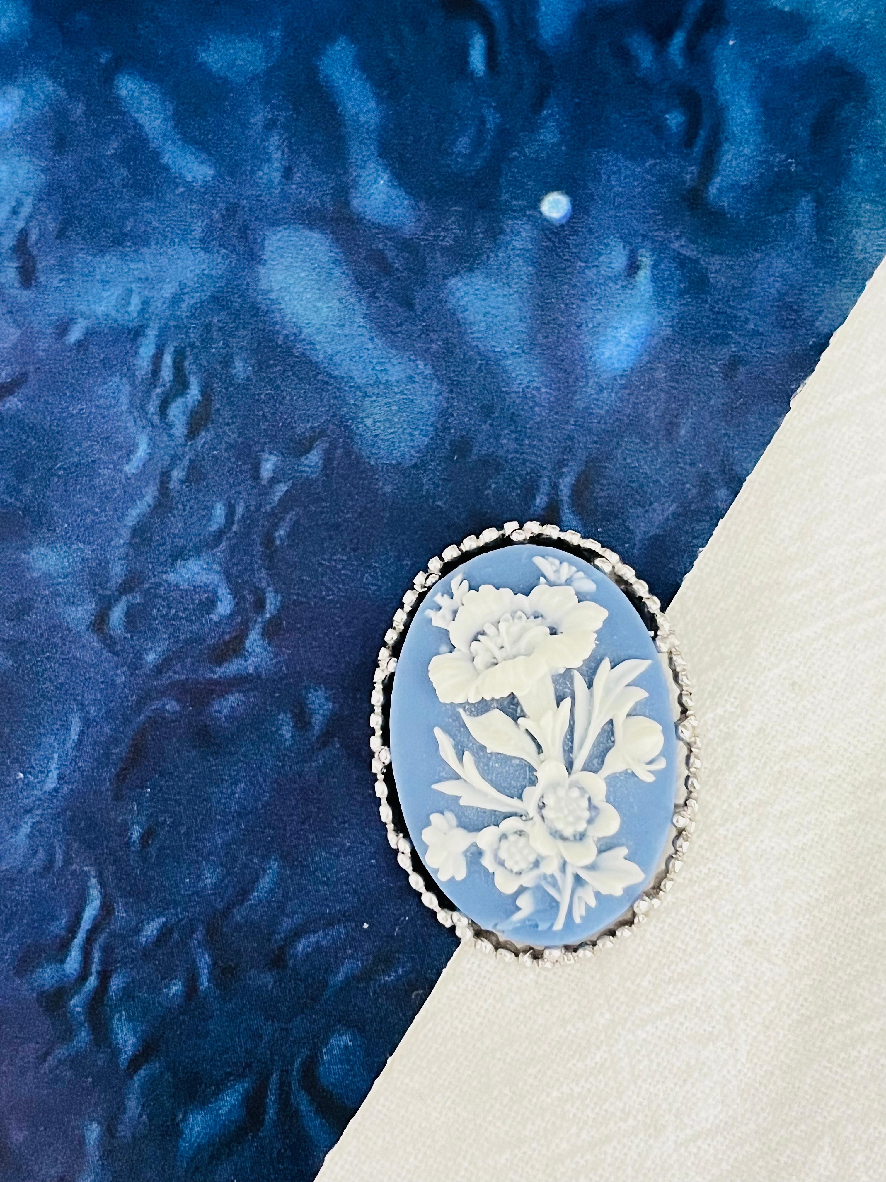 Art Deco Crown Trifari 1950s Oval Blue White Blossom Flower Relief Cameo Silver Brooch