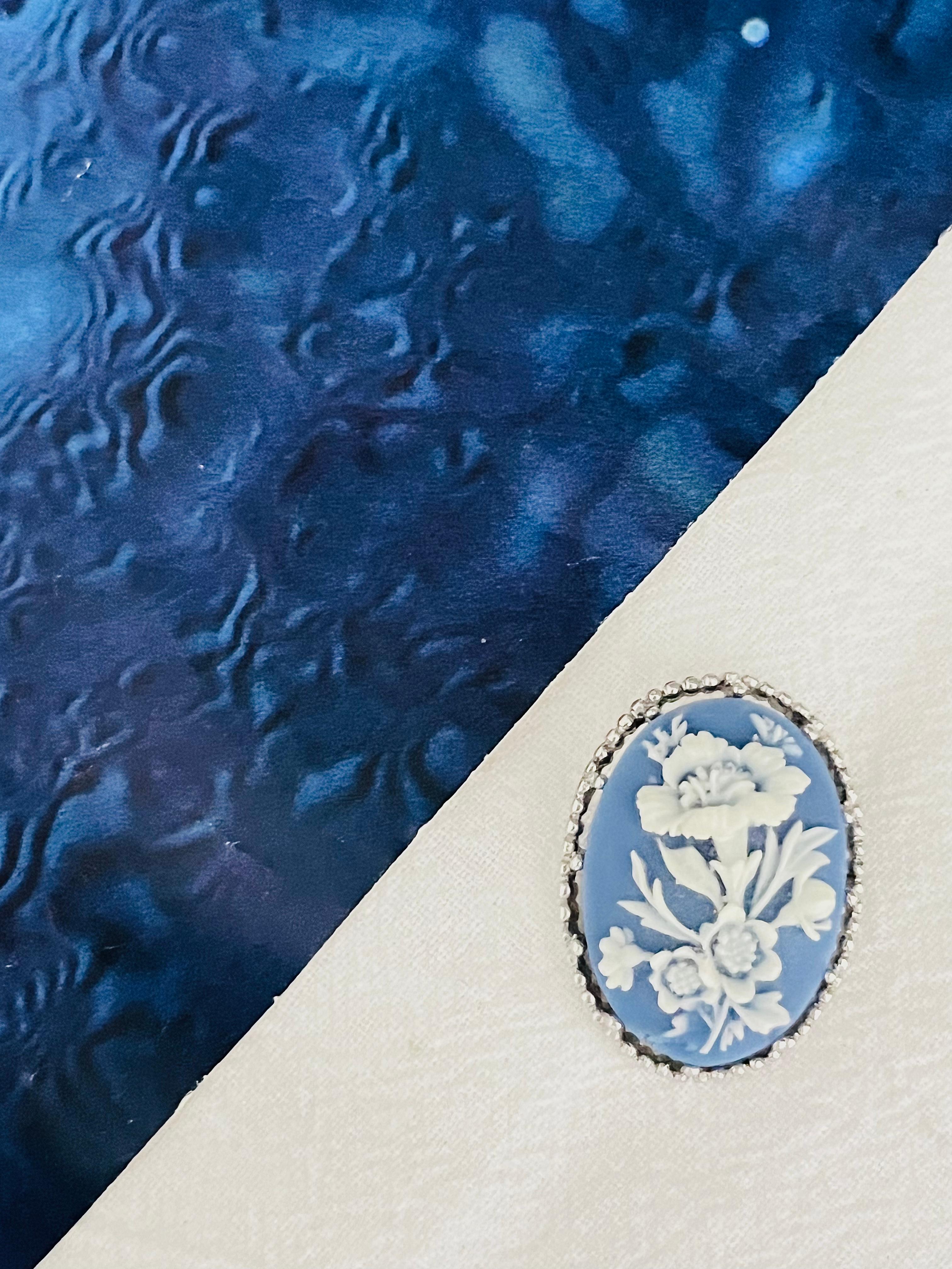 Crown Trifari 1950s Oval Blue White Blossom Flower Relief Cameo Silver Brooch In Good Condition In Wokingham, England