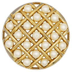 Vintage Crown Trifari 1950s Round Circle White Pearls Openwork Criss Cross Gold Brooch