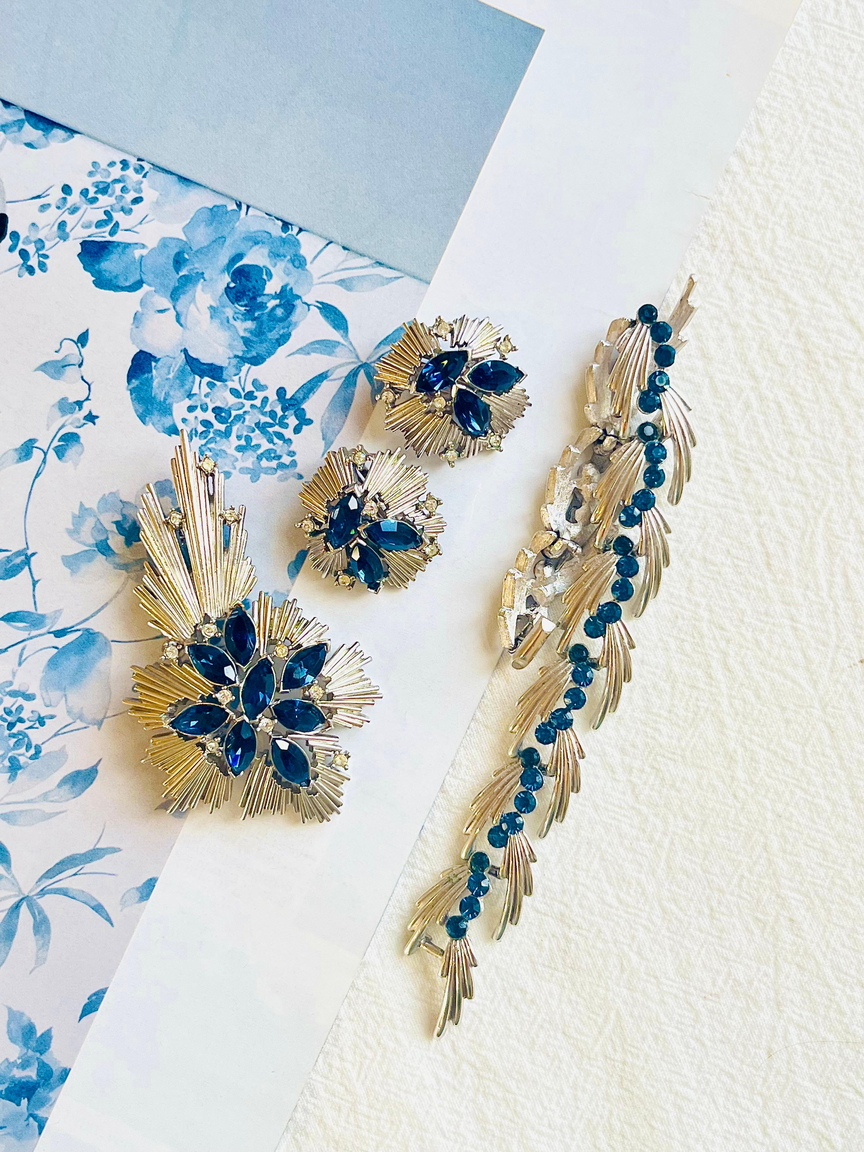 Couronne Trifari 1950 Saphir Cristaux Marquise Étoiles Météore Fleur Feuille 3 Set Excellent état - En vente à Wokingham, England