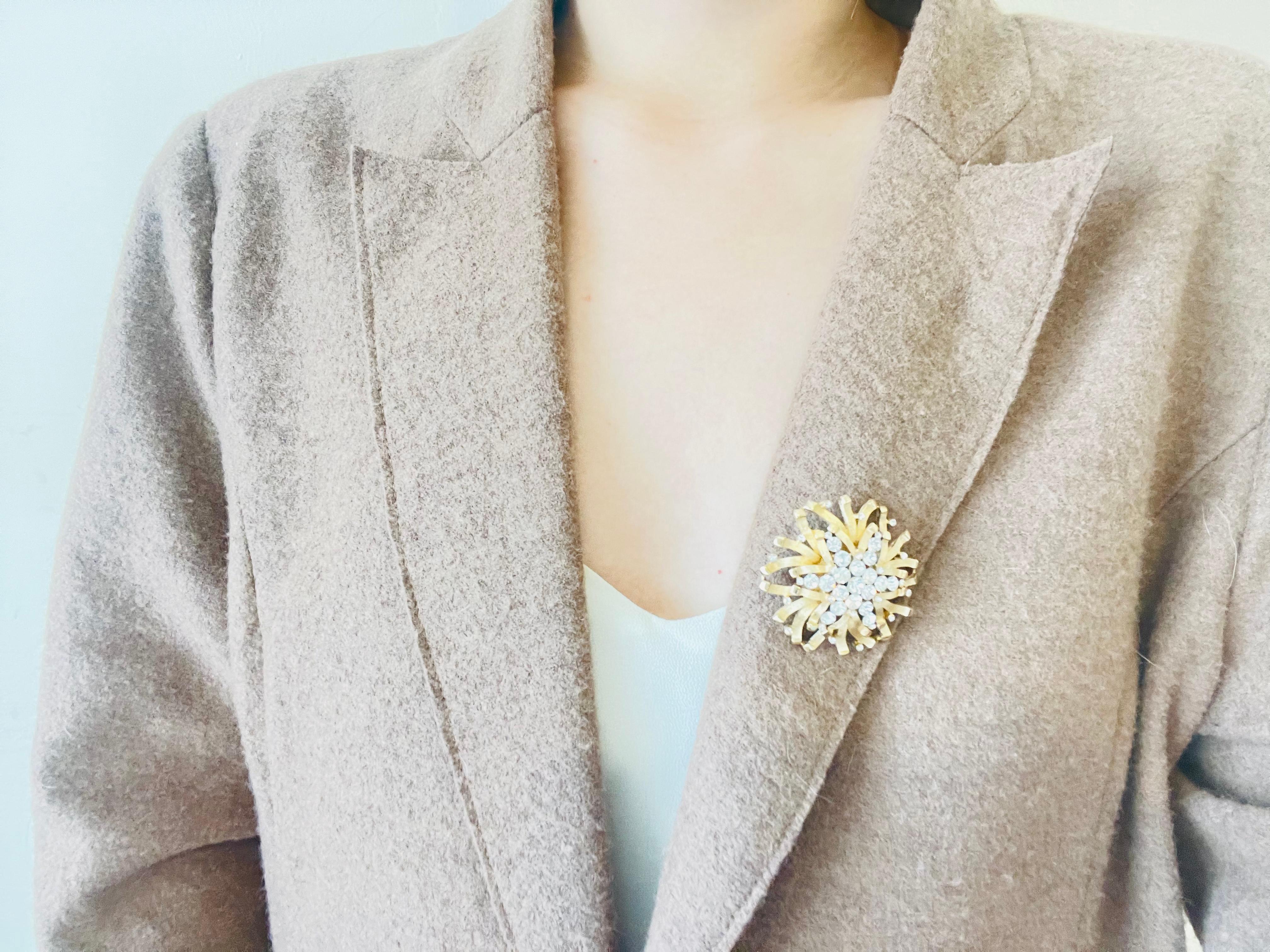 Crown Trifari 1950s Snowflakes Sunburst Festival Crystals Set Earrings Brooch 2
