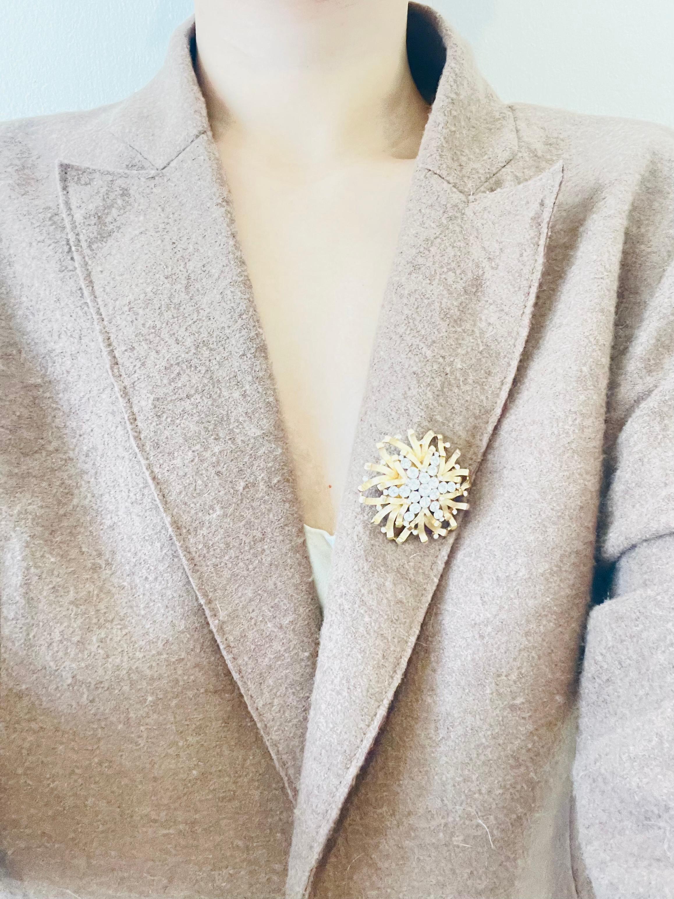 Crown Trifari 1950s Snowflakes Sunburst Festival Crystals Set Earrings Brooch 3