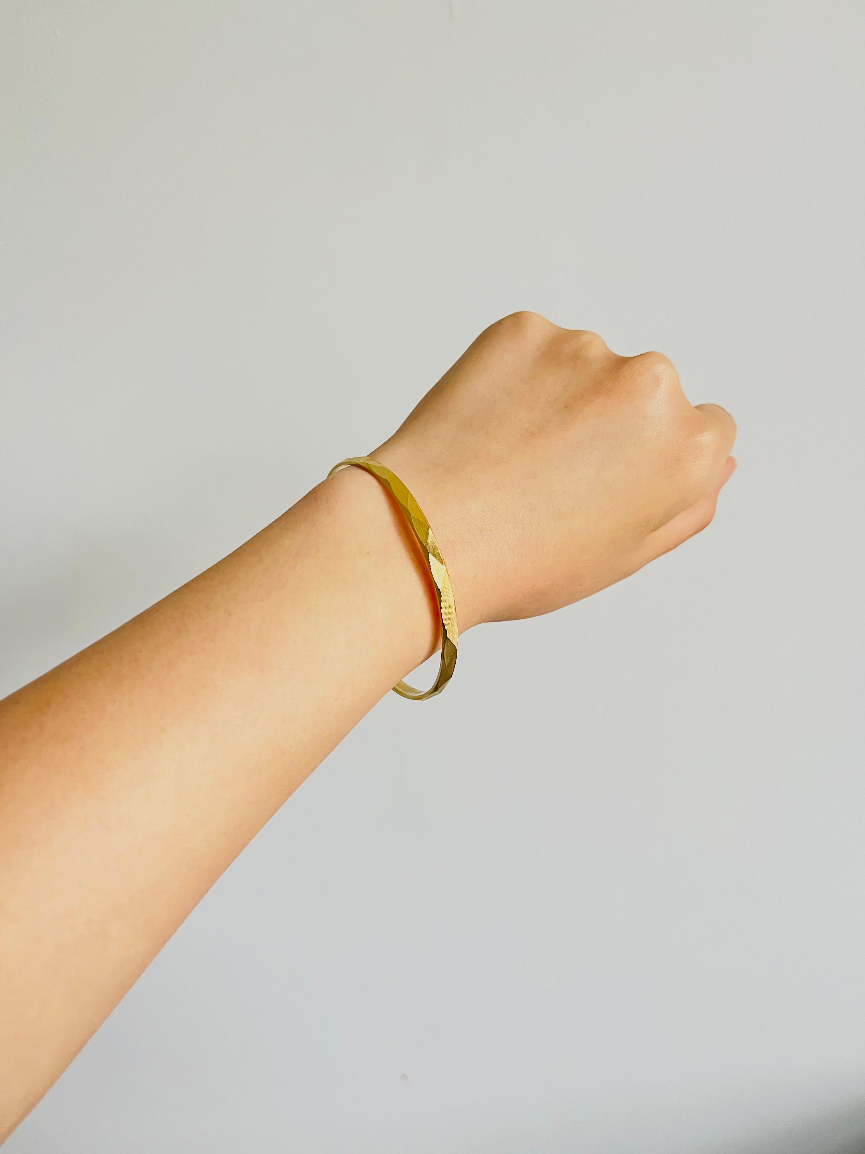 Crown Trifari 1950s Unisex Textured Check Modernist Cuff Gold Bangle Bracelet 1