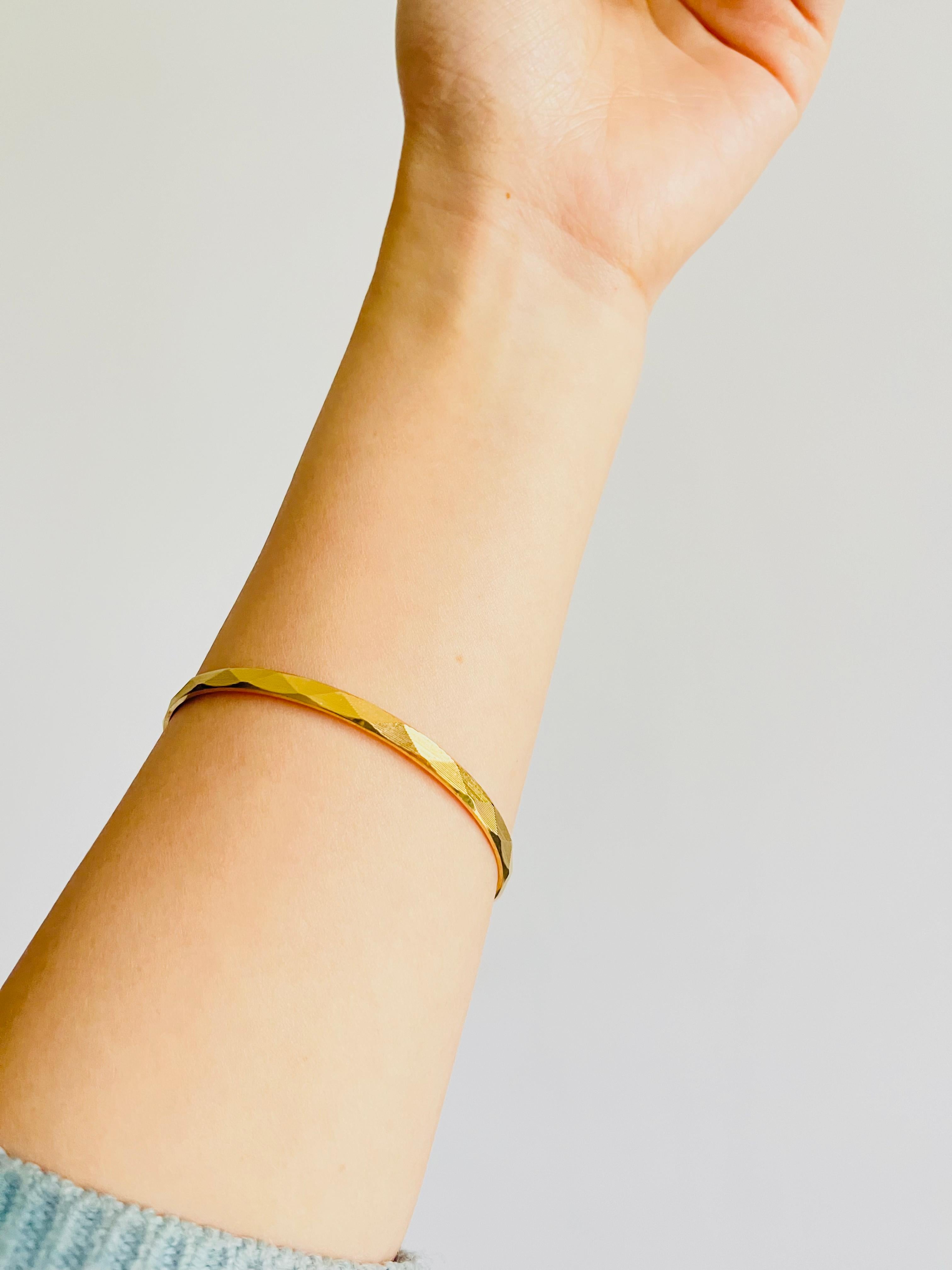 Crown Trifari 1950s Unisex Textured Check Modernist Cuff Gold Bangle Bracelet 2