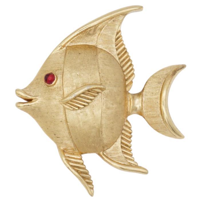 Crown Trifari 1950s Vivid Baby Tropical Fish Red Ruby Crystal Eye Gold Brooch For Sale