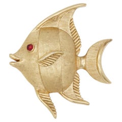 Crown Trifari 1950s Vivid Baby Tropical Fish Red Ruby Crystal Eye Gold Brooch