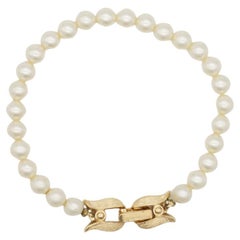 Crown Trifari 1950s White Beaded Round Pearls Tennis Ball Leaf Elegant Bracelet