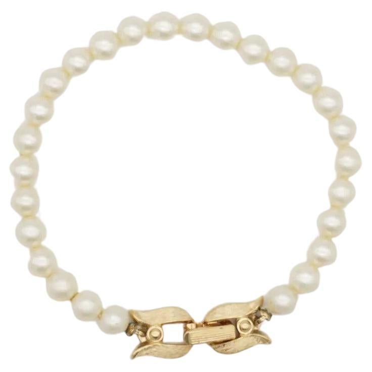 Crown Trifari 1950s White Beaded Round Pearls Tennis Ball Leaf Elegant Bracelet