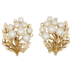Crown Trifari 1950s White Beads Pearls Crystals Flower Leaf Openwork Earrings
