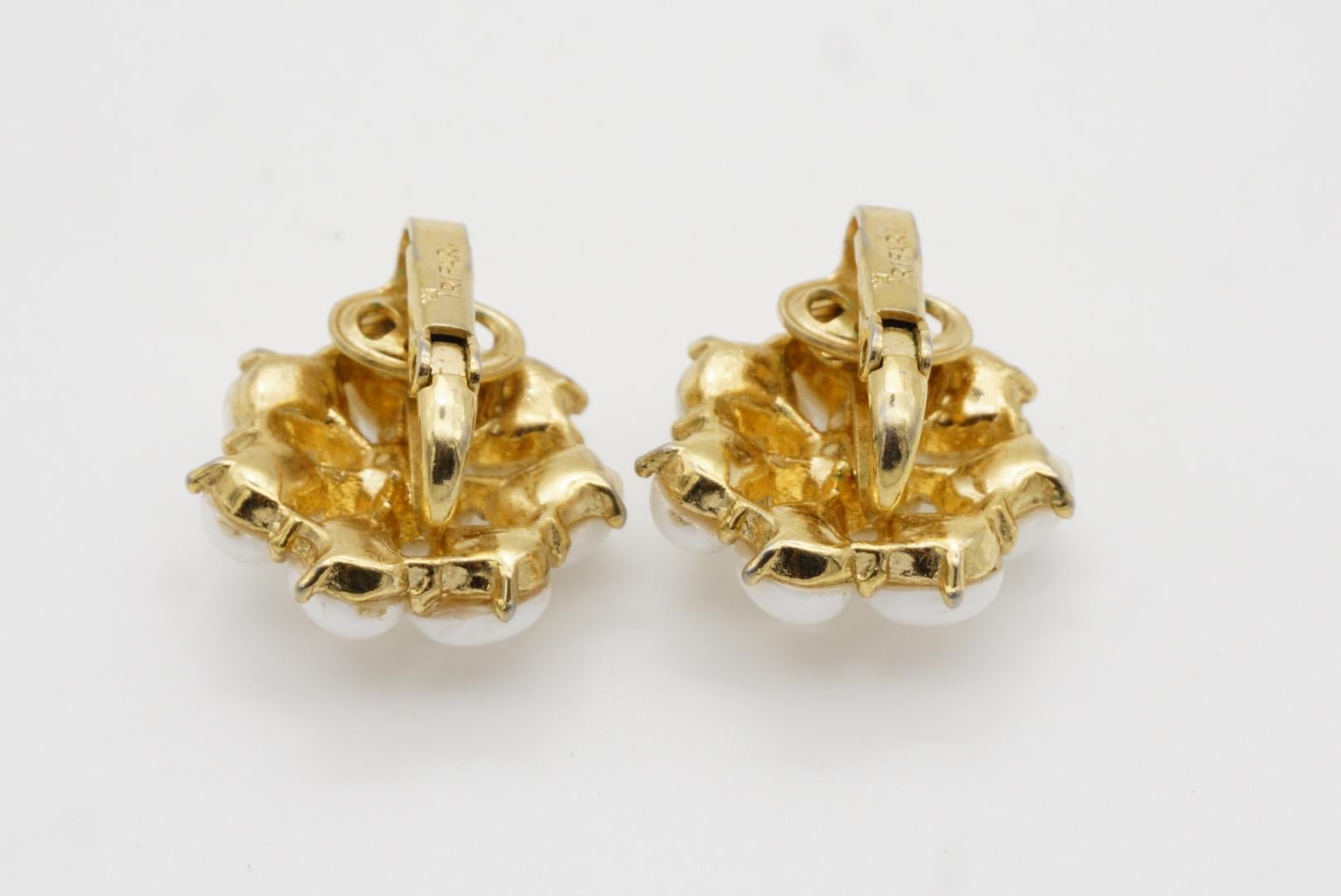 Crown Trifari 1950s White Oval Round Pearls Swirl Flower Openwork Clip Earrings For Sale 7