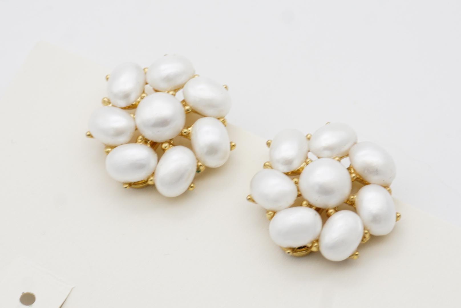 Crown Trifari 1950s White Oval Round Pearls Swirl Flower Openwork Clip Earrings For Sale 4