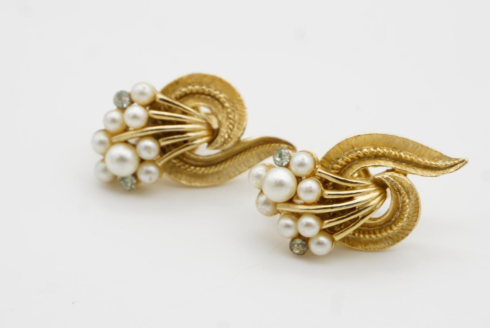 Crown Trifari 1950s White Pearl Crystal Bouquet Flower Swirl Leaf Clip Earrings 7