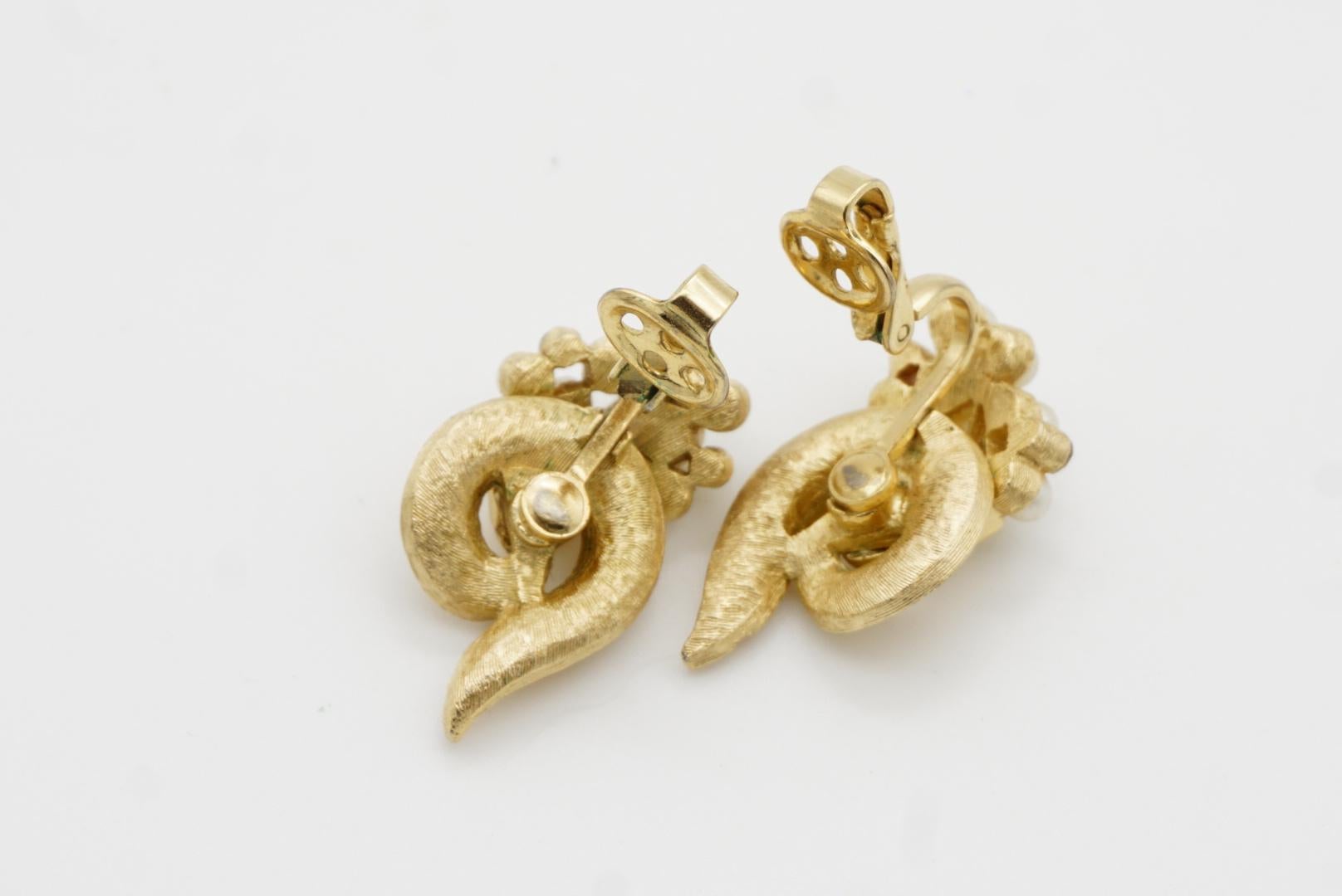 Crown Trifari 1950s White Pearl Crystal Bouquet Flower Swirl Leaf Clip Earrings 9