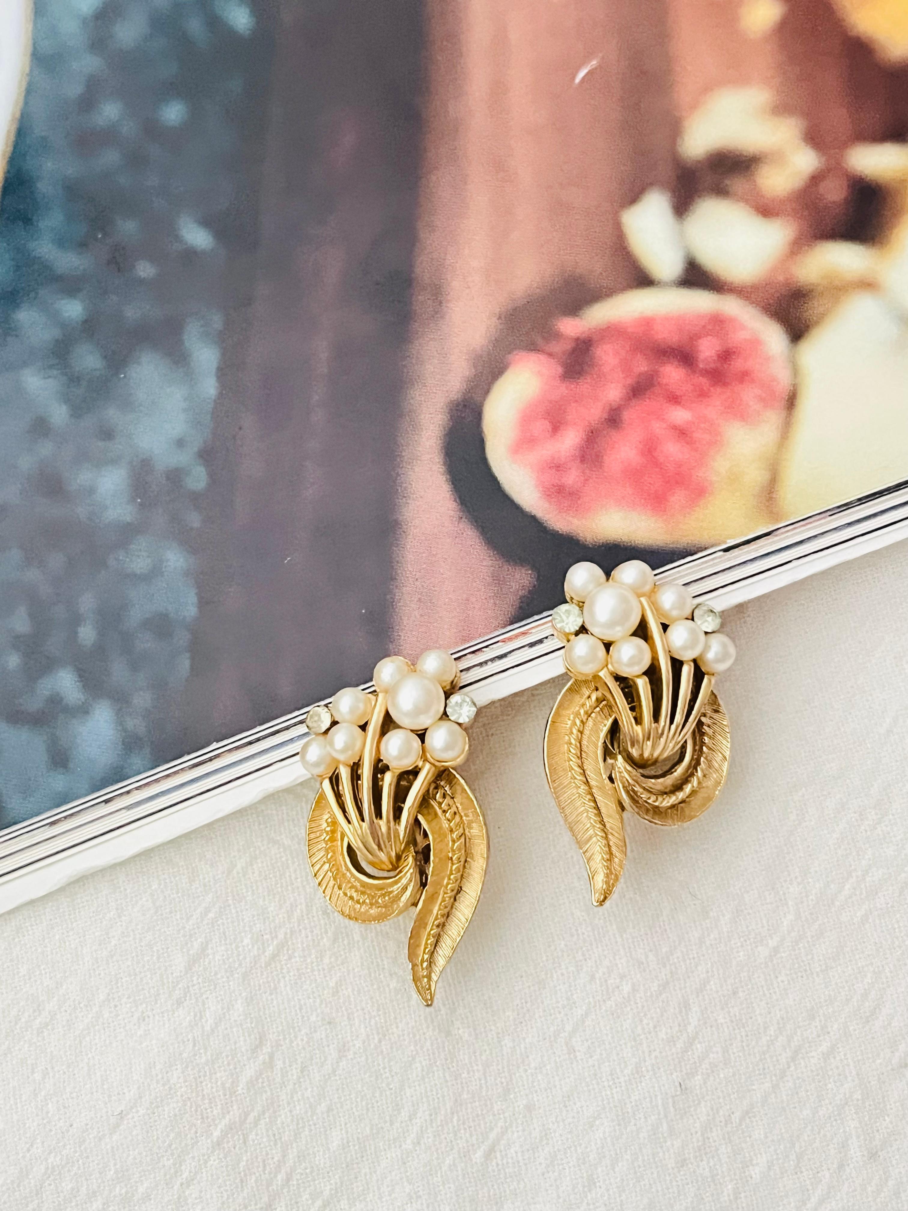 Women's or Men's Crown Trifari 1950s White Pearl Crystal Bouquet Flower Swirl Leaf Clip Earrings