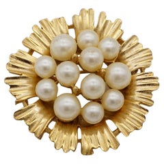 Vintage Crown Trifari 1950s Wreath Floral Round Circle Cluster White Pearls Gold Brooch 