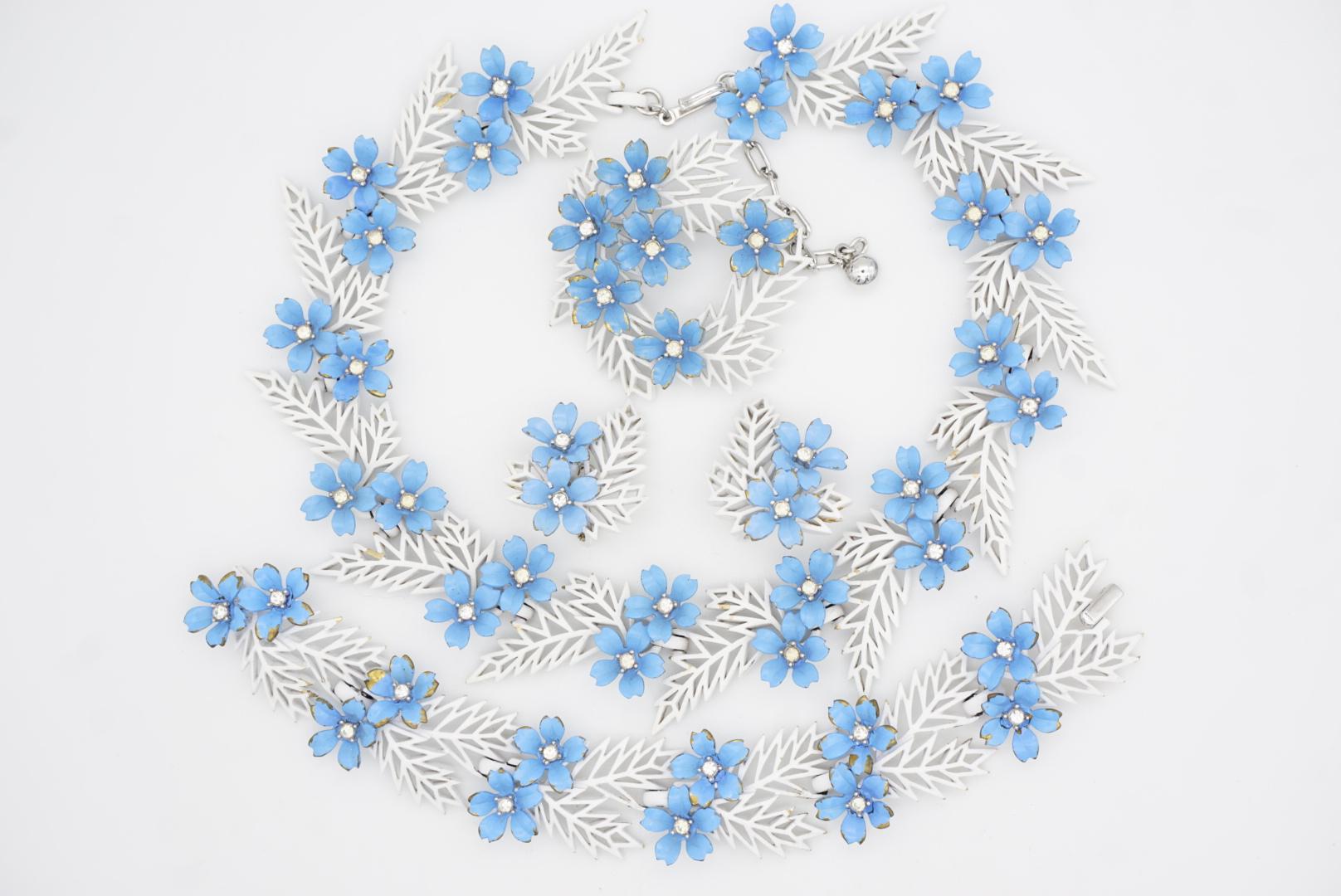 Corona Trifari 1958 Blu Bianco Smalto Cristalli Fiore Felce Foglia Traforata 4 Set in vendita 7