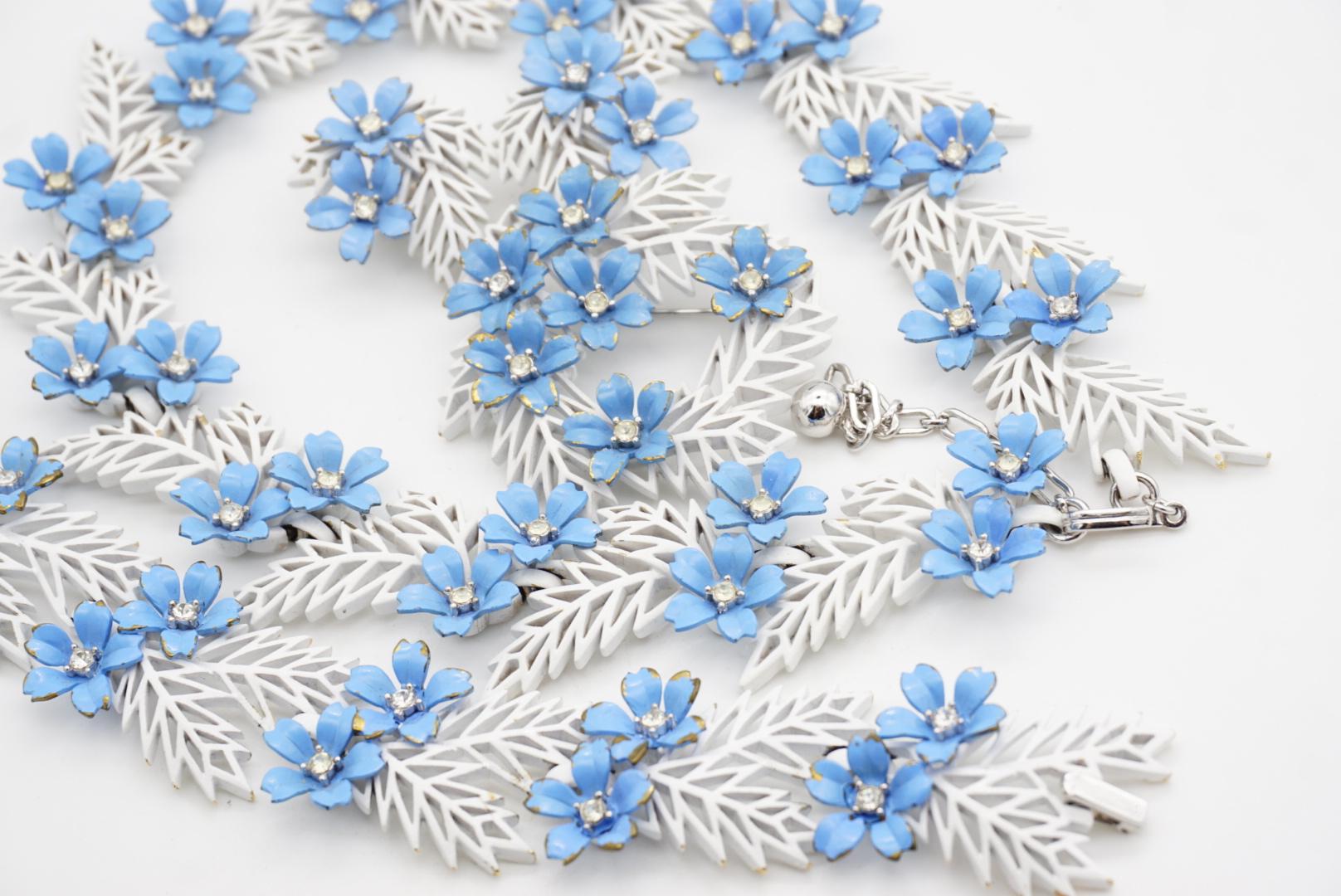 Corona Trifari 1958 Blu Bianco Smalto Cristalli Fiore Felce Foglia Traforata 4 Set in vendita 10