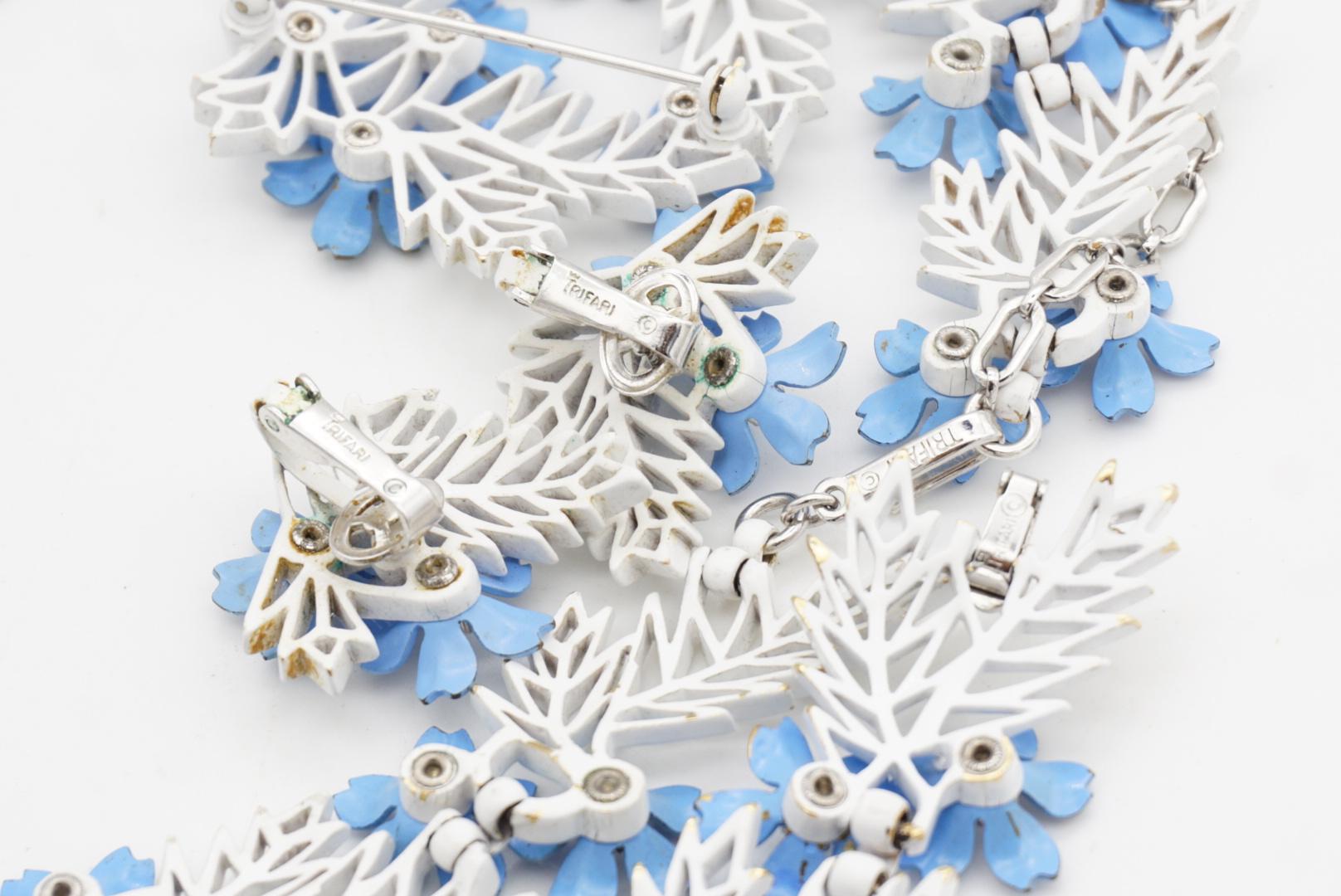 Corona Trifari 1958 Blu Bianco Smalto Cristalli Fiore Felce Foglia Traforata 4 Set in vendita 11