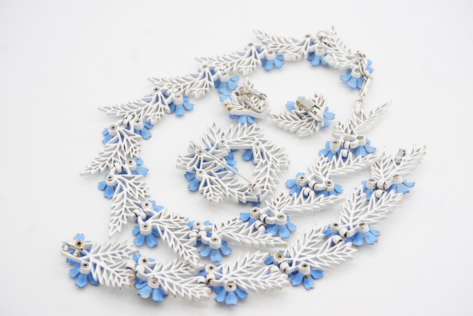 Corona Trifari 1958 Blu Bianco Smalto Cristalli Fiore Felce Foglia Traforata 4 Set in vendita 12