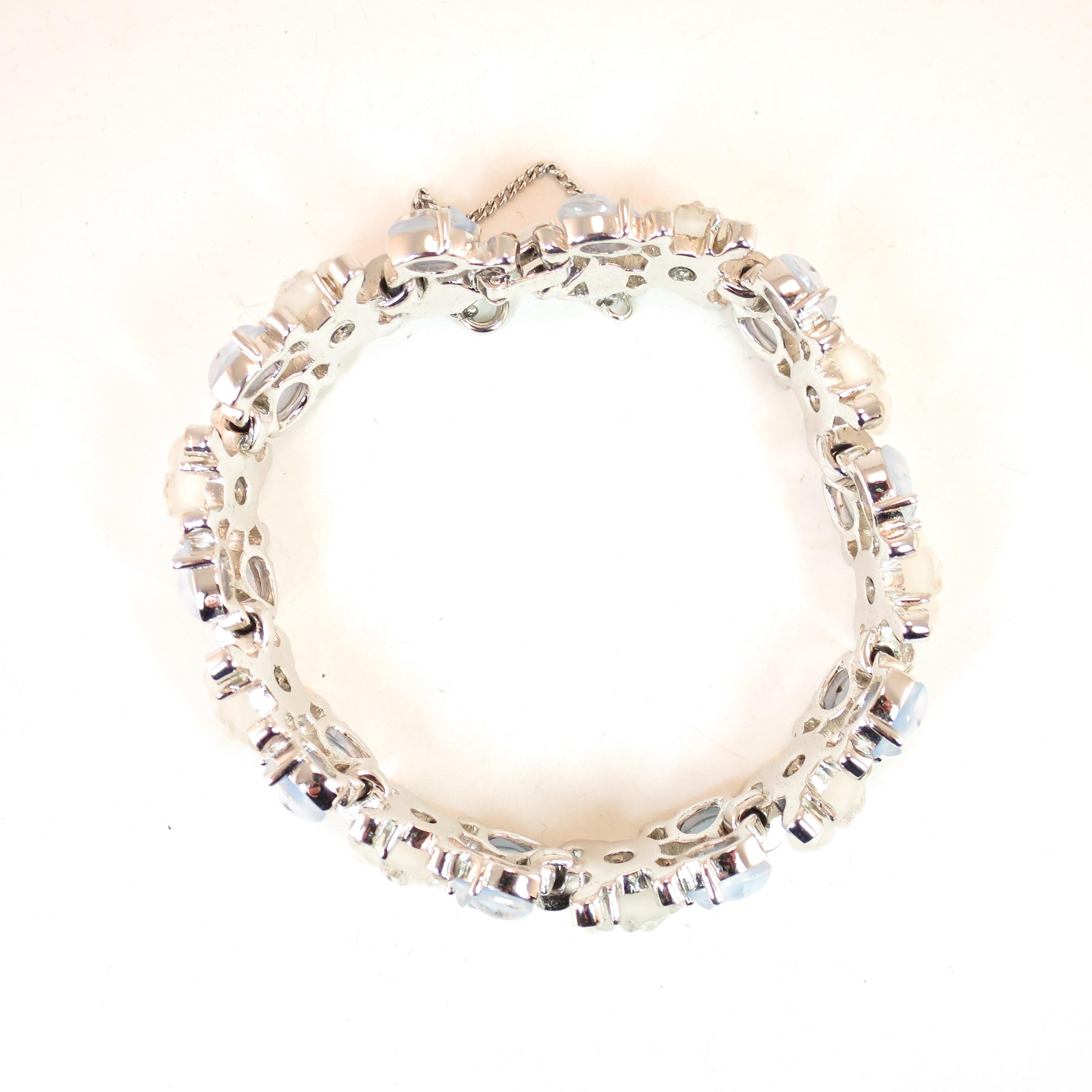 Crown Trifari Alfred Philippe Carved Glass Rhodium Link Bracelet, 1940s For Sale 8