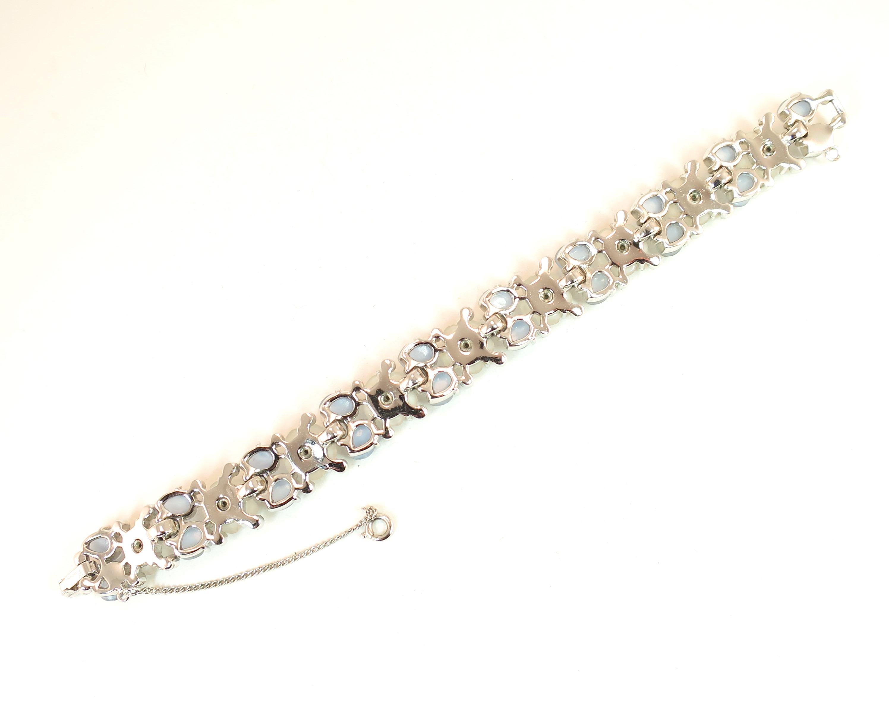 Crown Trifari Alfred Philippe Carved Glass Rhodium Link Bracelet, 1940s For Sale 9