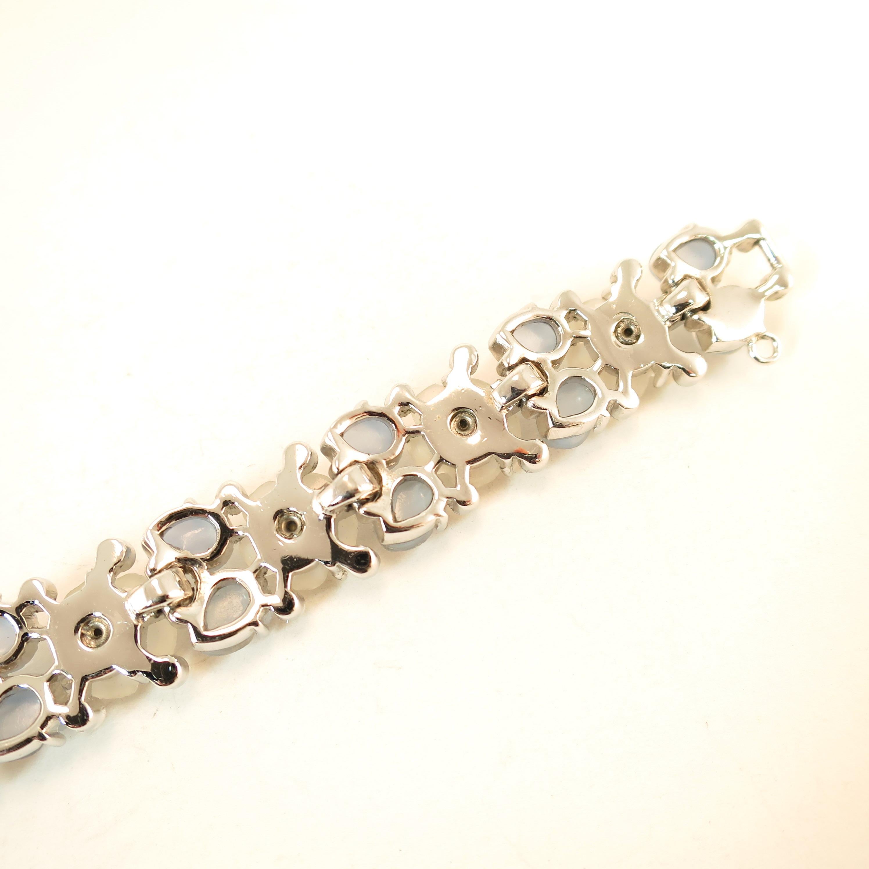 Crown Trifari Alfred Philippe Carved Glass Rhodium Link Bracelet, 1940s For Sale 10