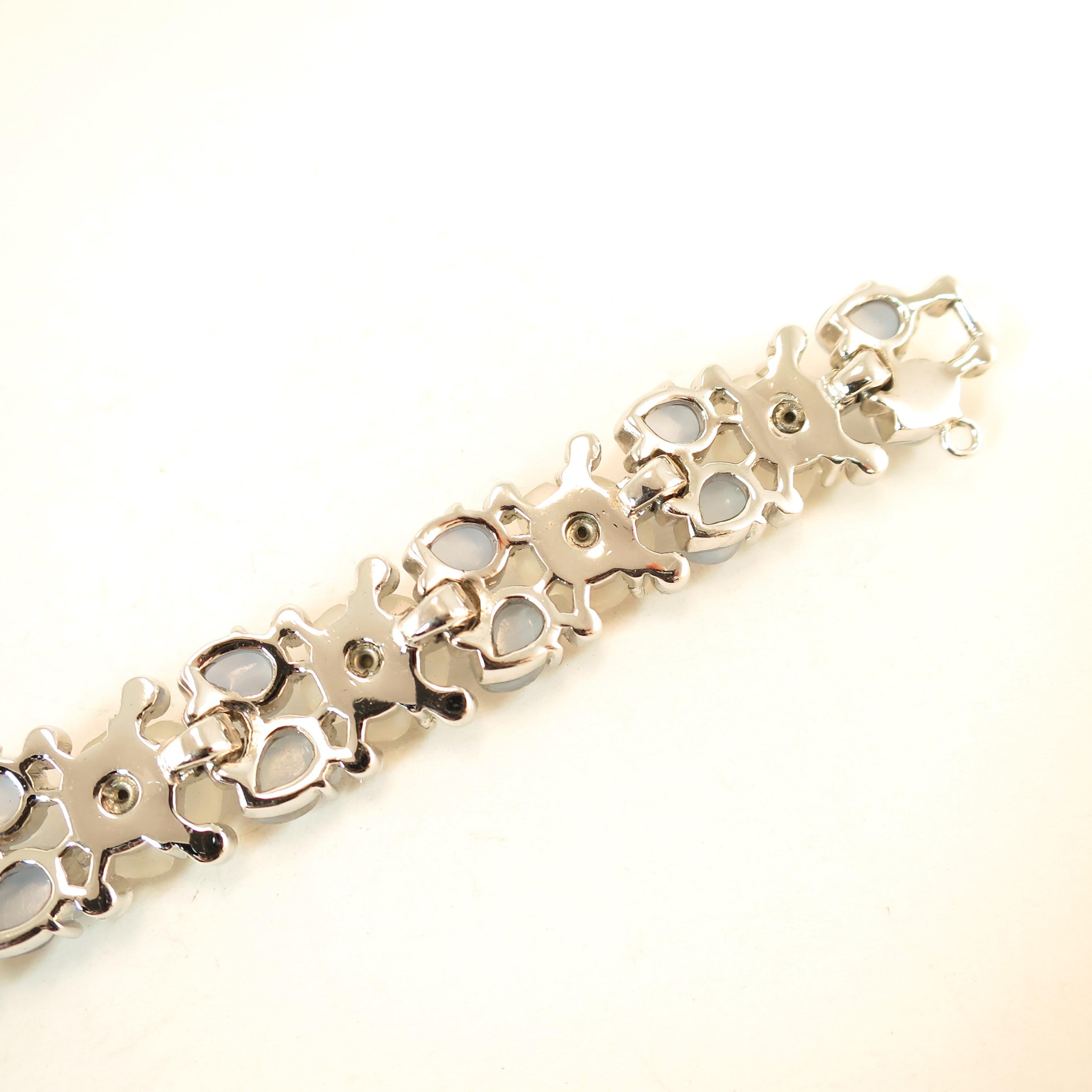 Crown Trifari Alfred Philippe Carved Glass Rhodium Link Bracelet, 1940s For Sale 10