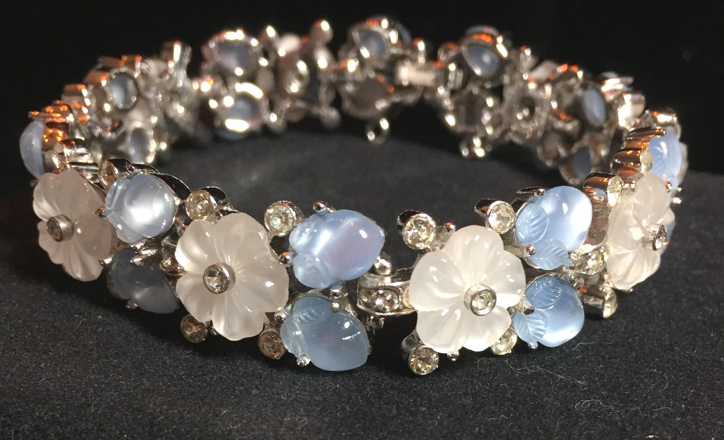 Crown Trifari Alfred Philippe Carved Glass Rhodium Link Bracelet, 1940s For Sale 1