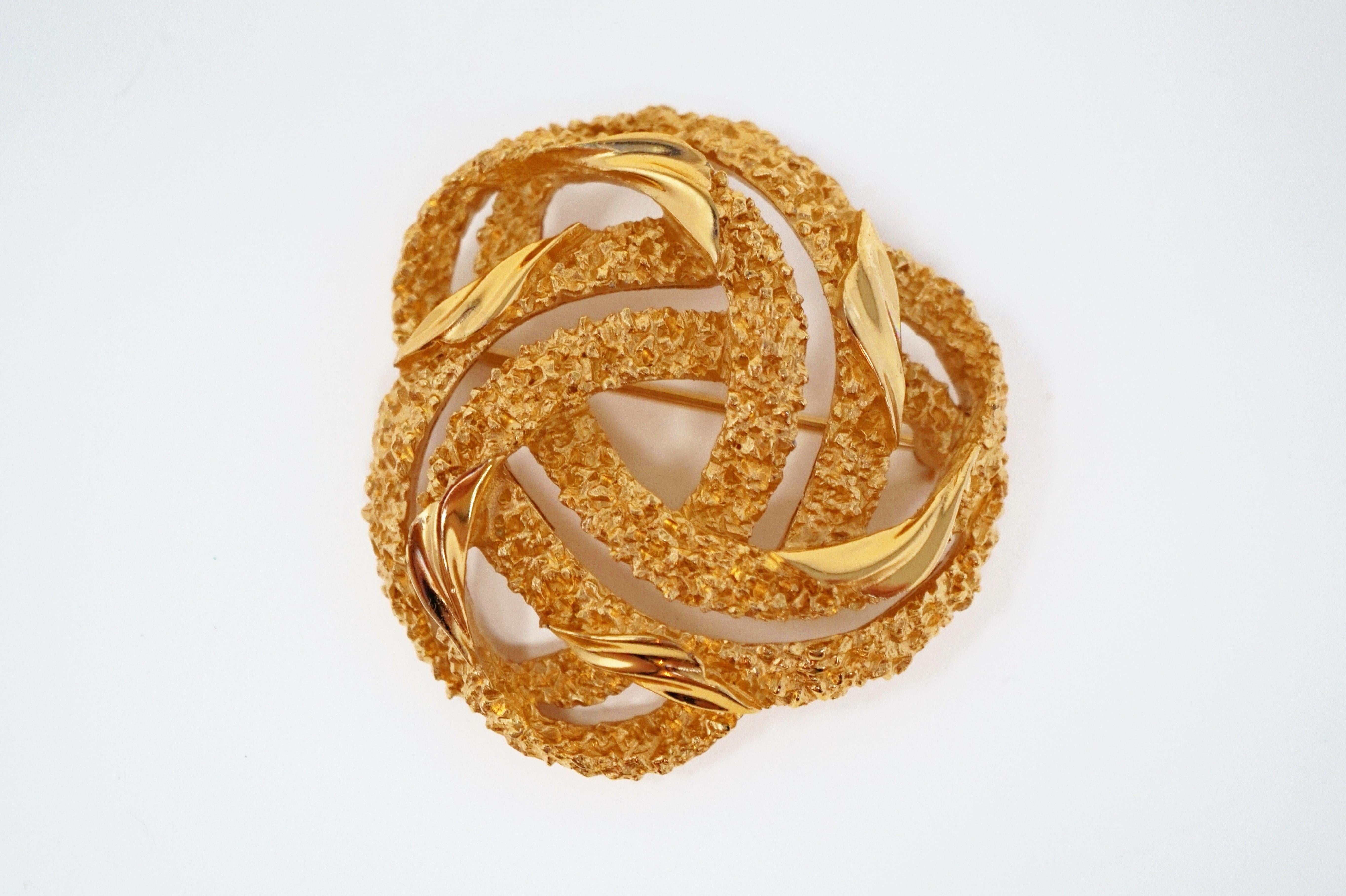 Crown Trifari Gilded Abstract Brutalist Textured Brooch, circa 1960s In Excellent Condition In McKinney, TX