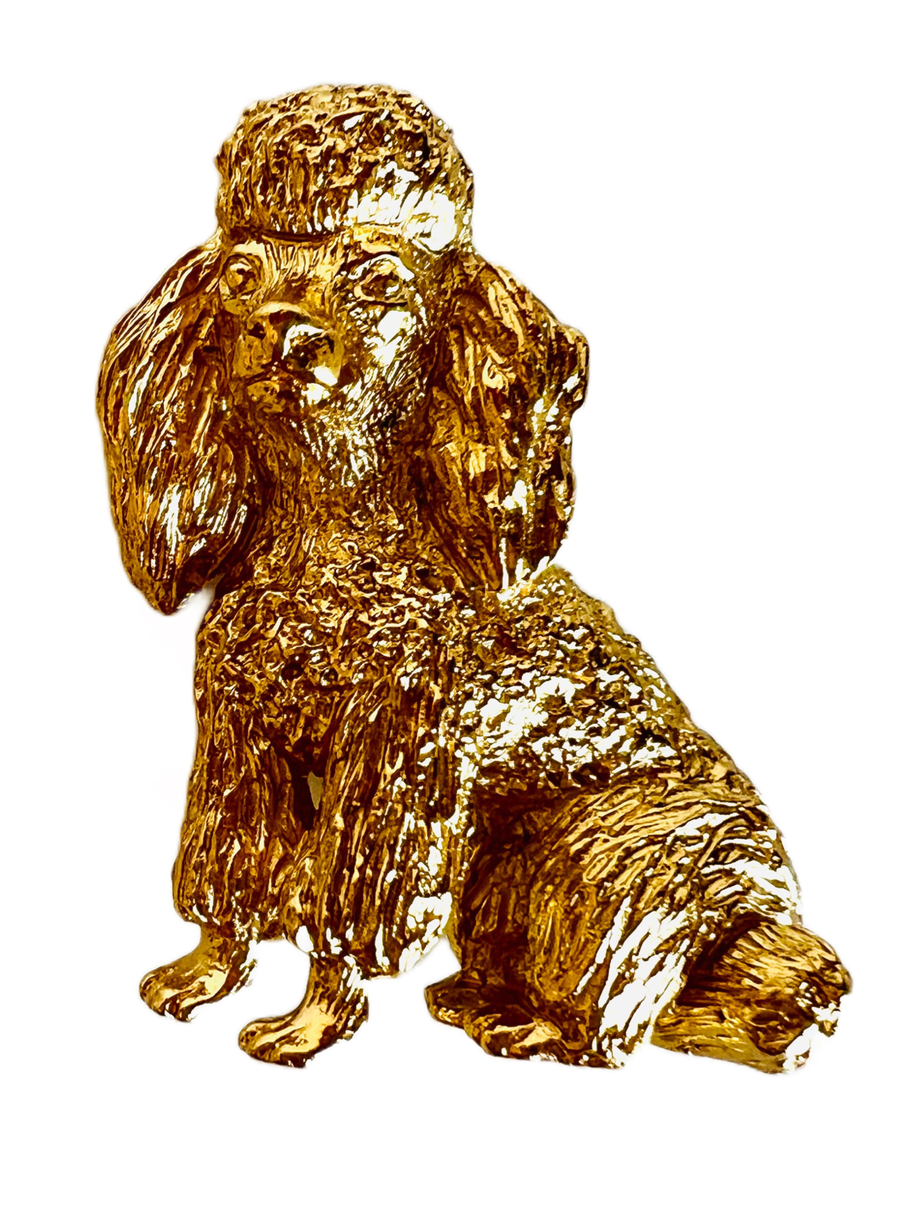 Broche vintage en forme de caniche de Crown Trifari© ton or.

Taille : 1-5/8