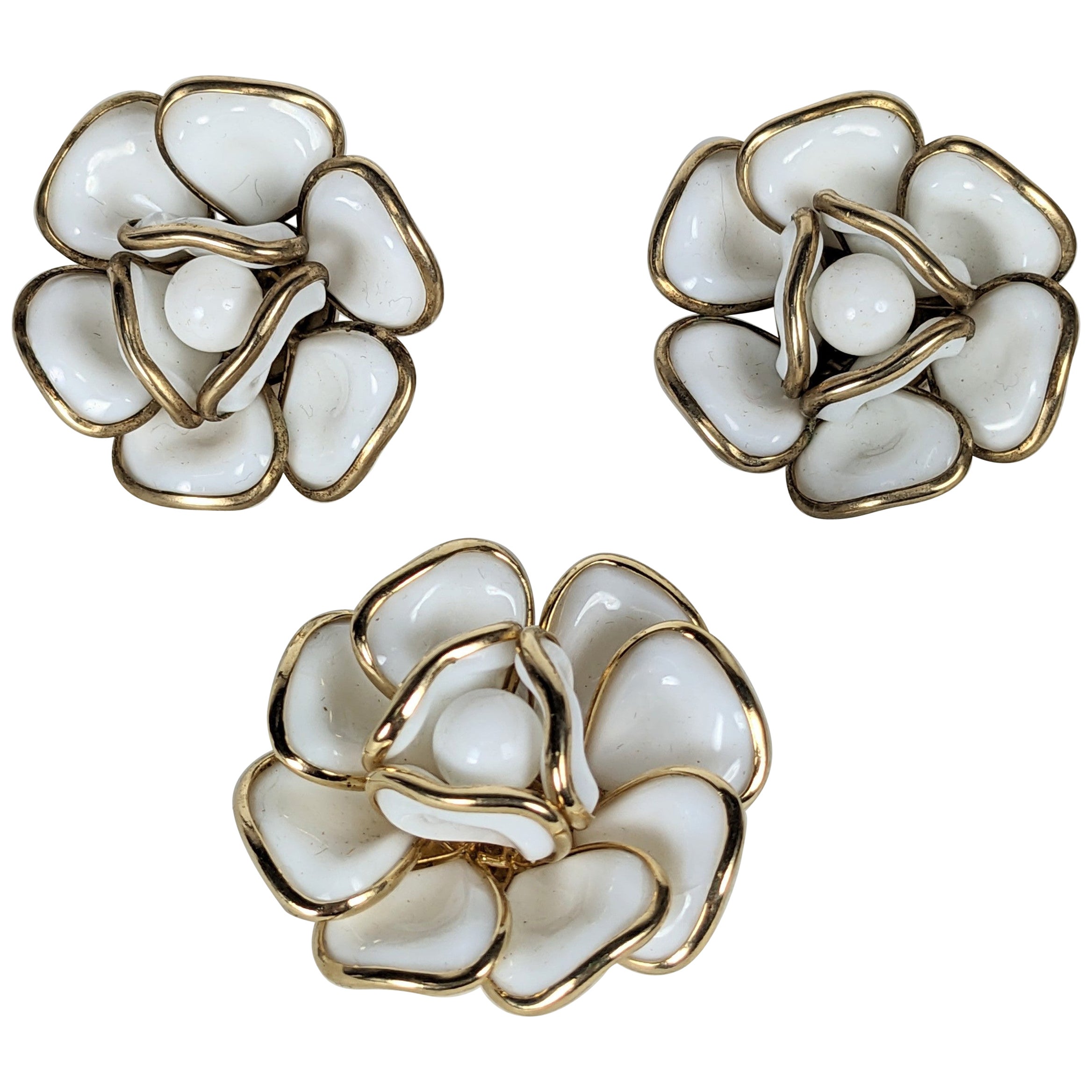 Crown Trifari Gripoix Glass Camelia Demi Parure For Sale