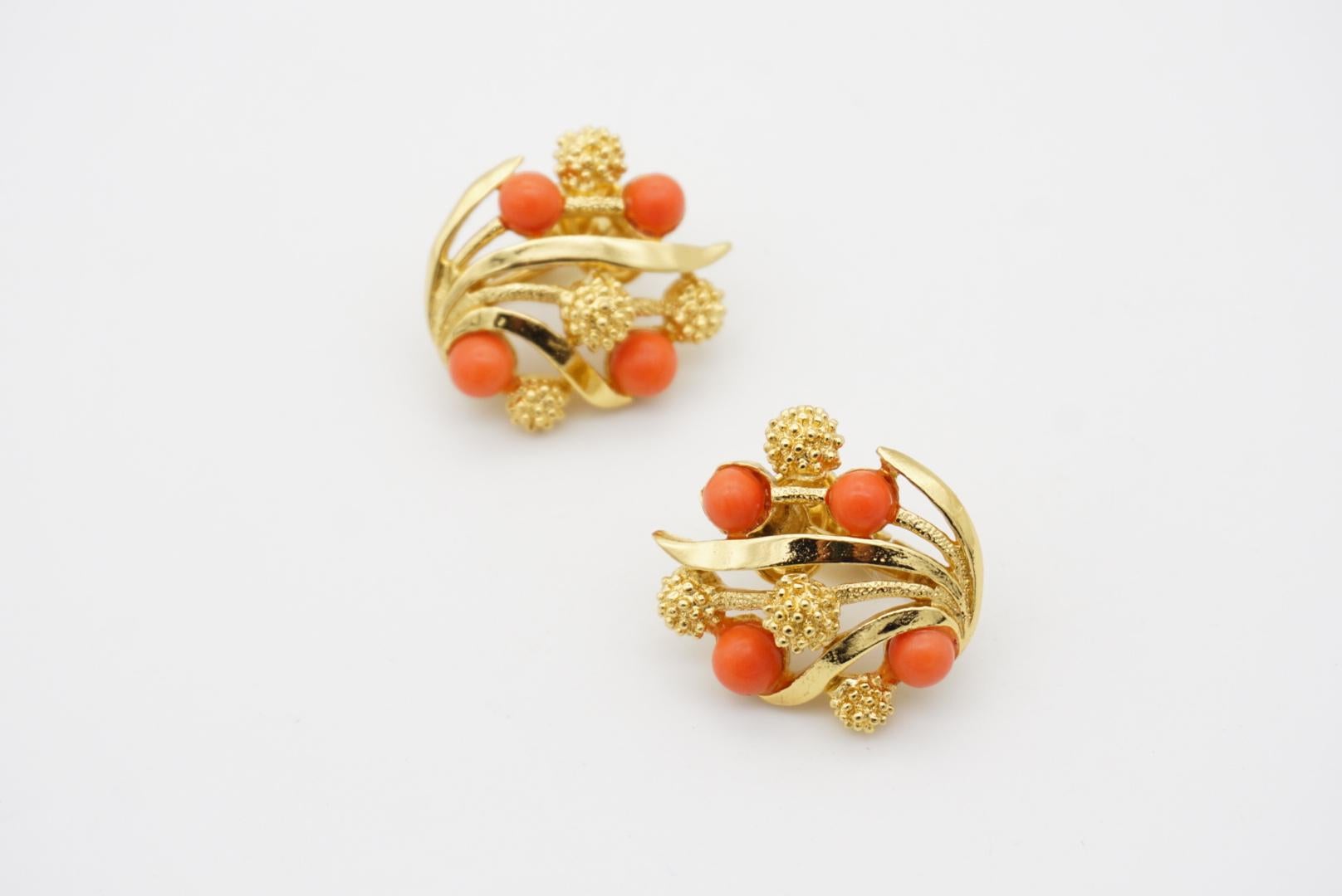 Crown Trifari Vintage 1950s Coral Orange Floral Beaded Gold Set Necklace Brooch For Sale 2