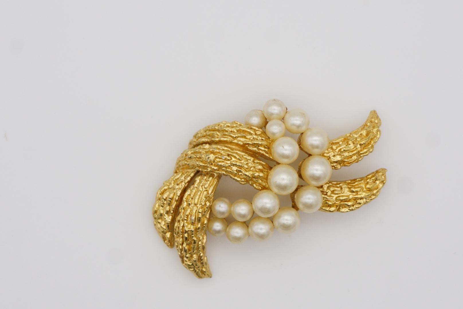 Crown Trifari Vintage 1950s Flower Leaf Knot Bow Pearls Shell Abstract Brooch For Sale 1