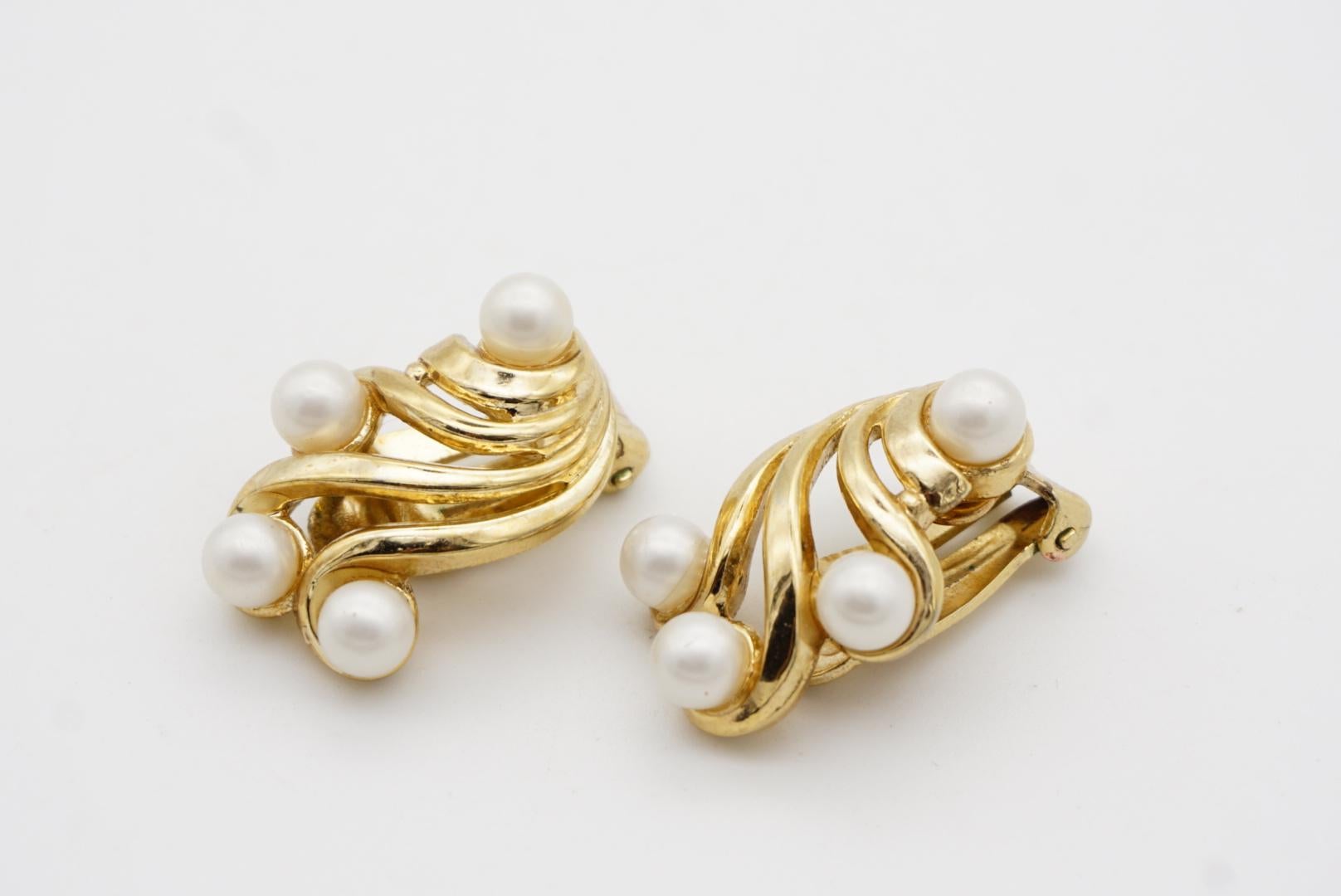 Crown Trifari Vintage 1950s Flower Wing White Pearls Openwork Interlock Earrings For Sale 3