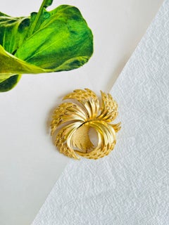 Crown Trifari Vintage 1950s Large Flower Bloom Firework Circle Swirl Gold Brooch
