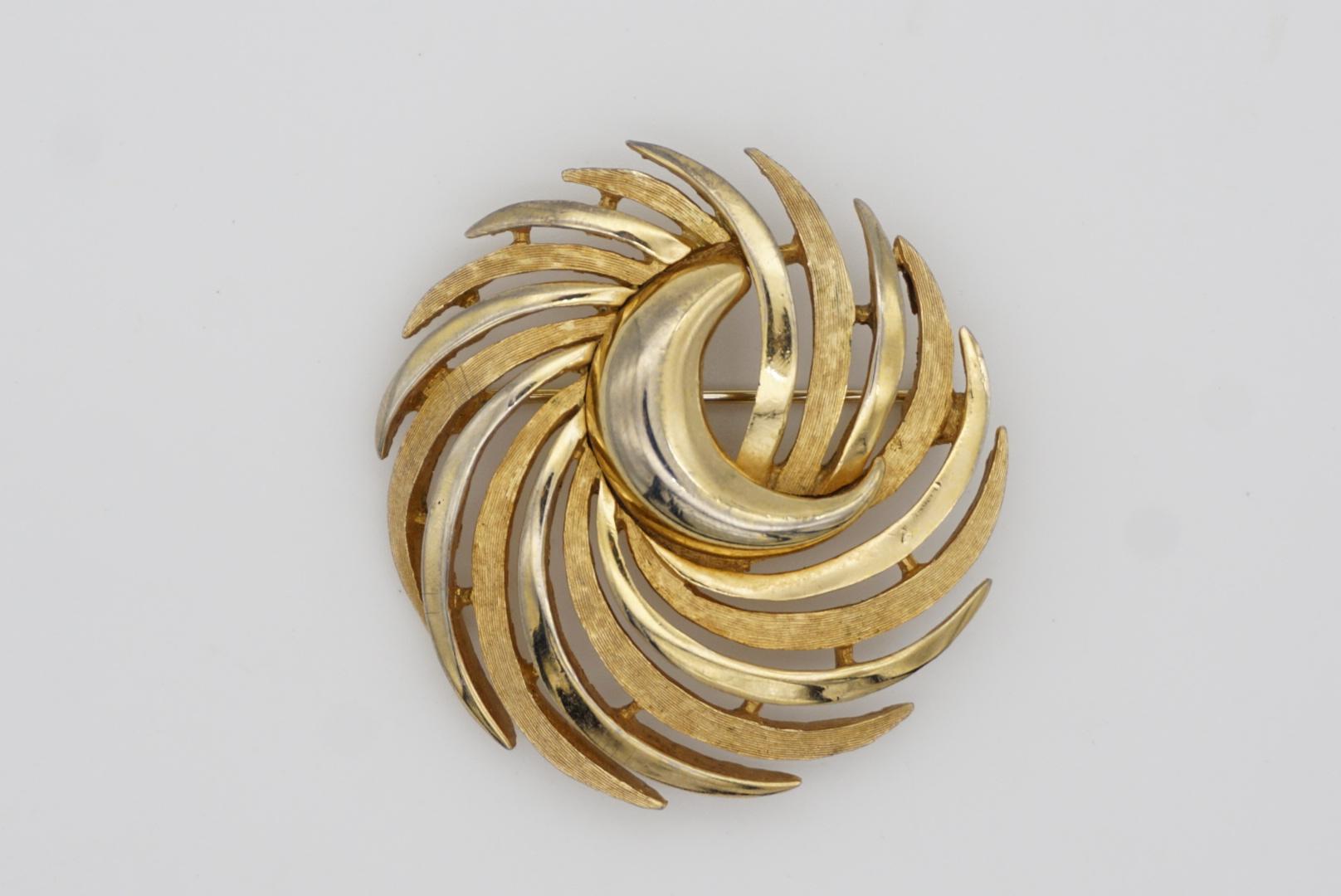 Women's or Men's Crown Trifari Vintage 1950s Large Moon Circle Swirl Twist Glow Matte Gold Brooch For Sale