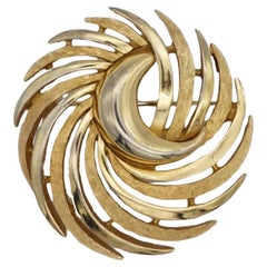 Crown Trifari Vintage 1950s Large Moon Circle Swirl Twist Glow Matte Gold Brooch