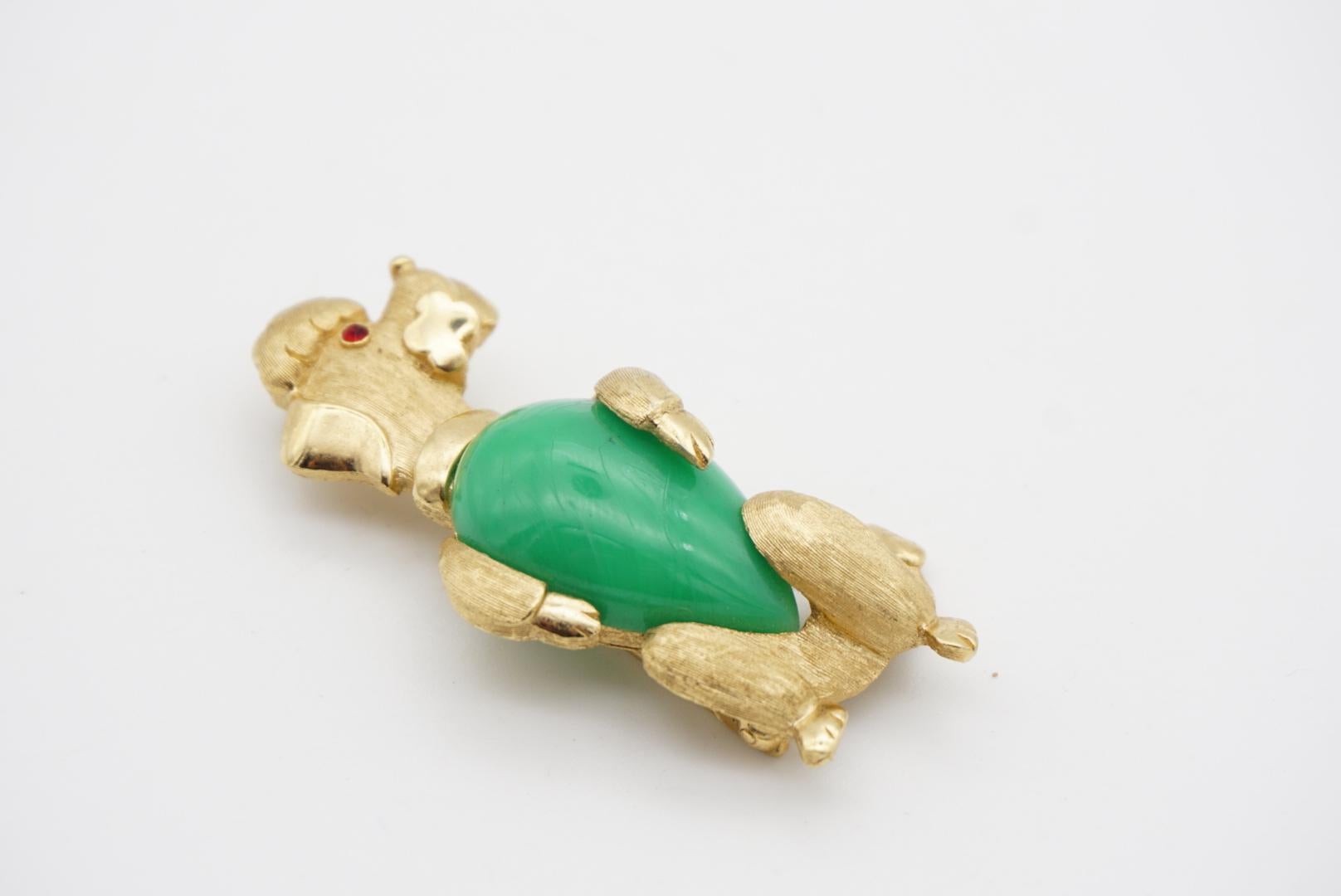 Crown Trifari Vintage 1950s Poodle Dog Jelly Belly Green Jade Cabochon Brooch In Excellent Condition For Sale In Wokingham, England
