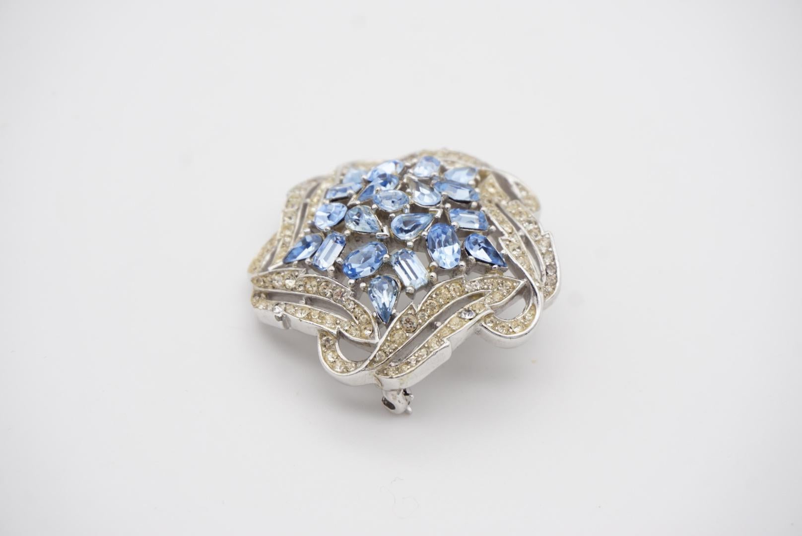 Crown Trifari Vintage 1950s Sky Blue Crystals Jewellery Set Earrings Brooch For Sale 7