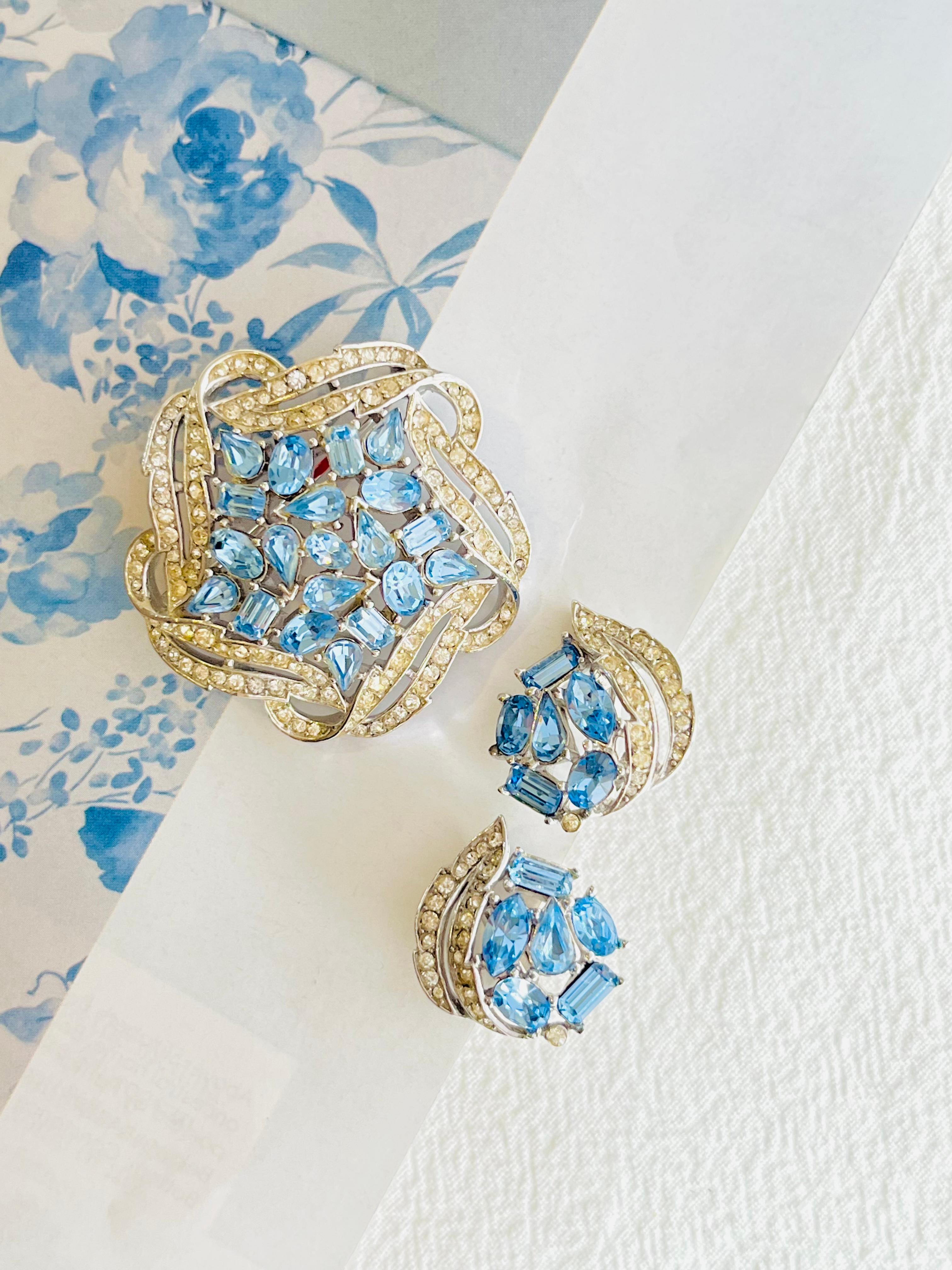 Artist Crown Trifari Vintage 1950s Sky Blue Crystals Jewellery Set Earrings Brooch For Sale