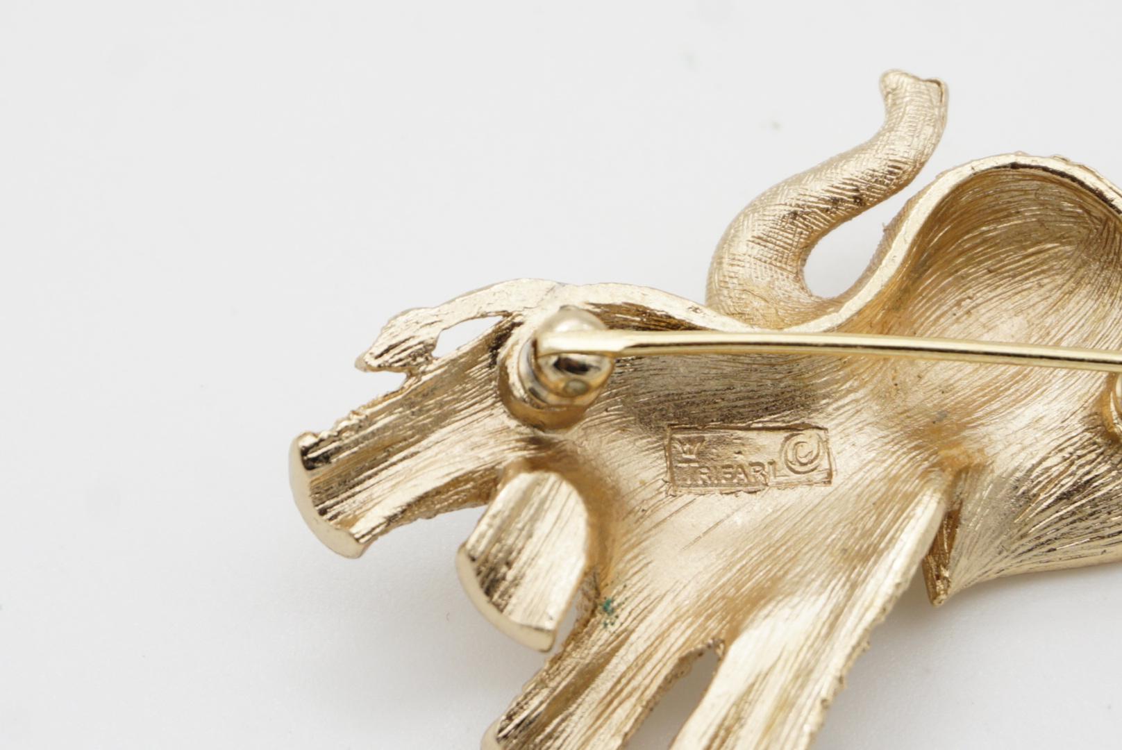 Trifari Broche vintage en or avec œil d'éléphant en cristal et rubis rouge « Baby Elephant », années 1950 en vente 9