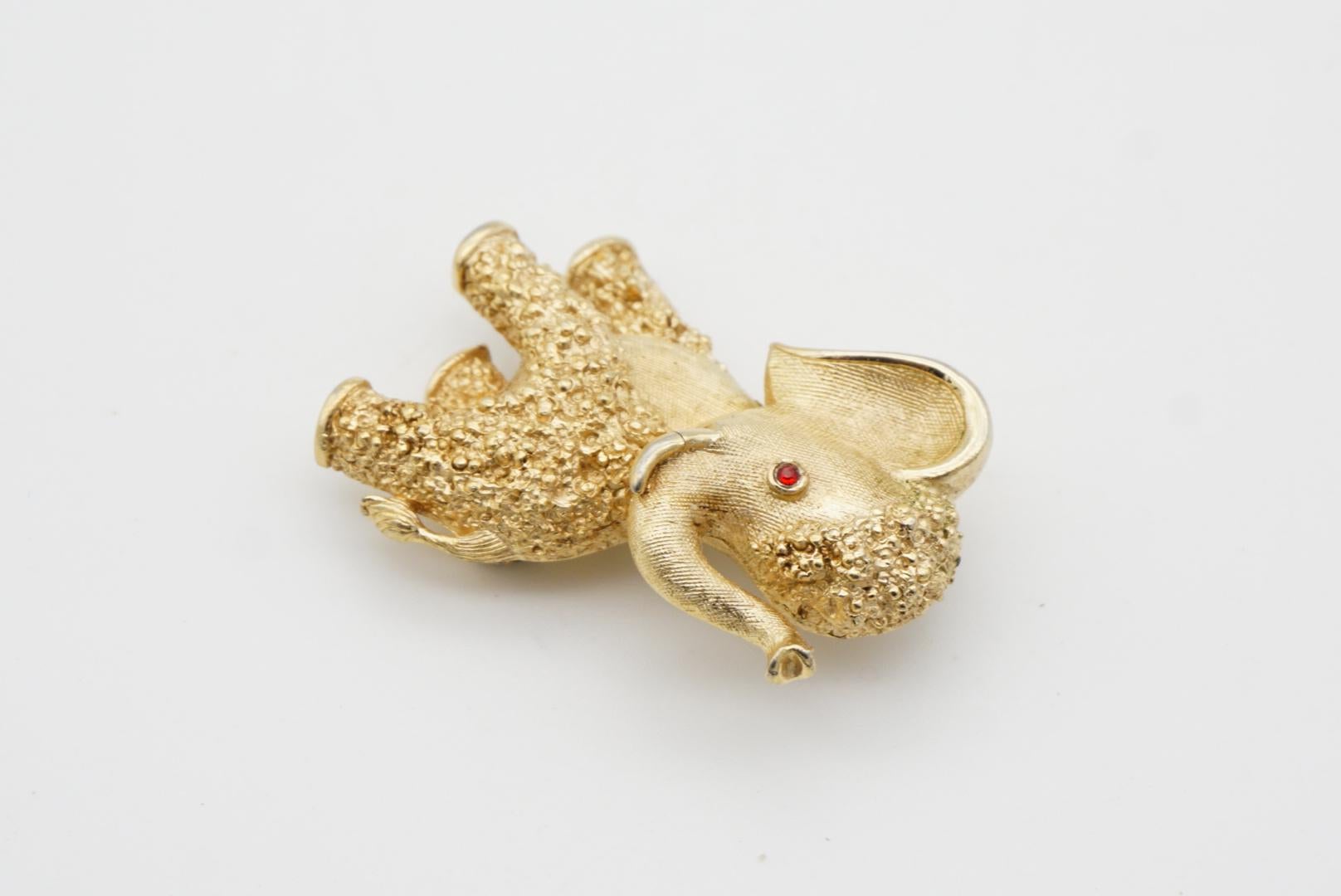 Crown Trifari Vintage 1950s Vivid Baby Elephant Red Ruby Crystal Eye Gold Brooch In Good Condition For Sale In Wokingham, England
