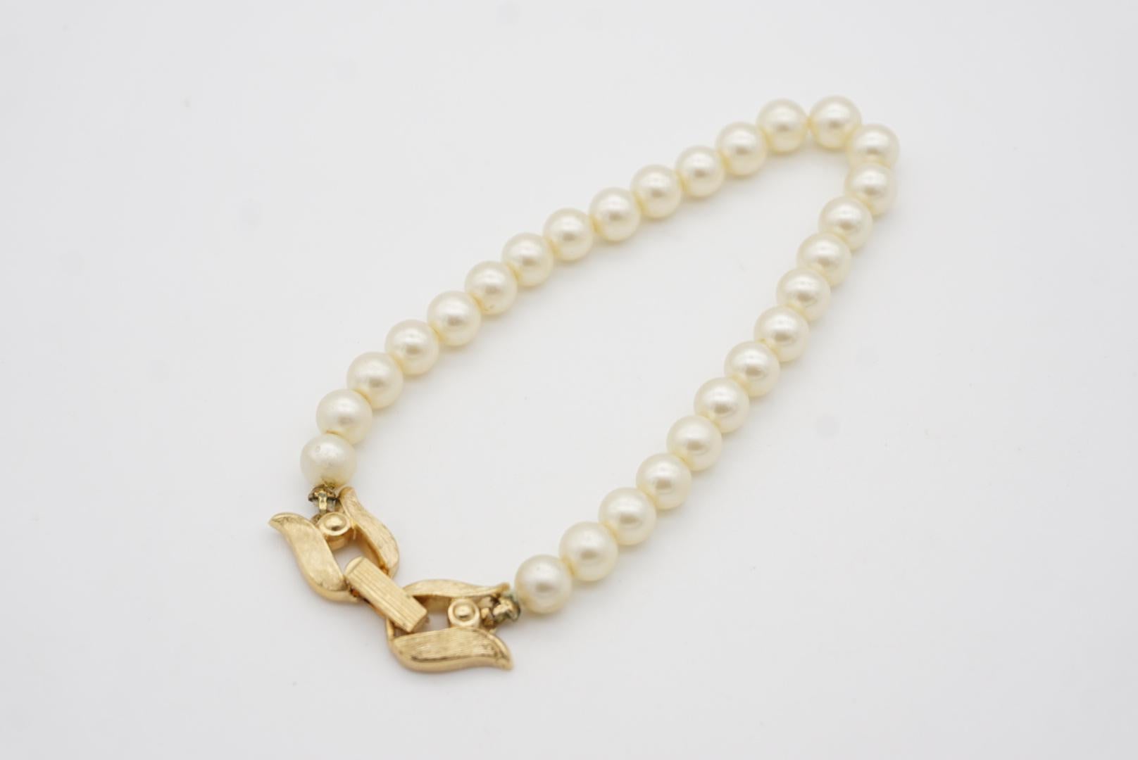 Crown Trifari Vintage 1950s White Beaded Round Pearls Tennis Elegant Bracelet For Sale 1