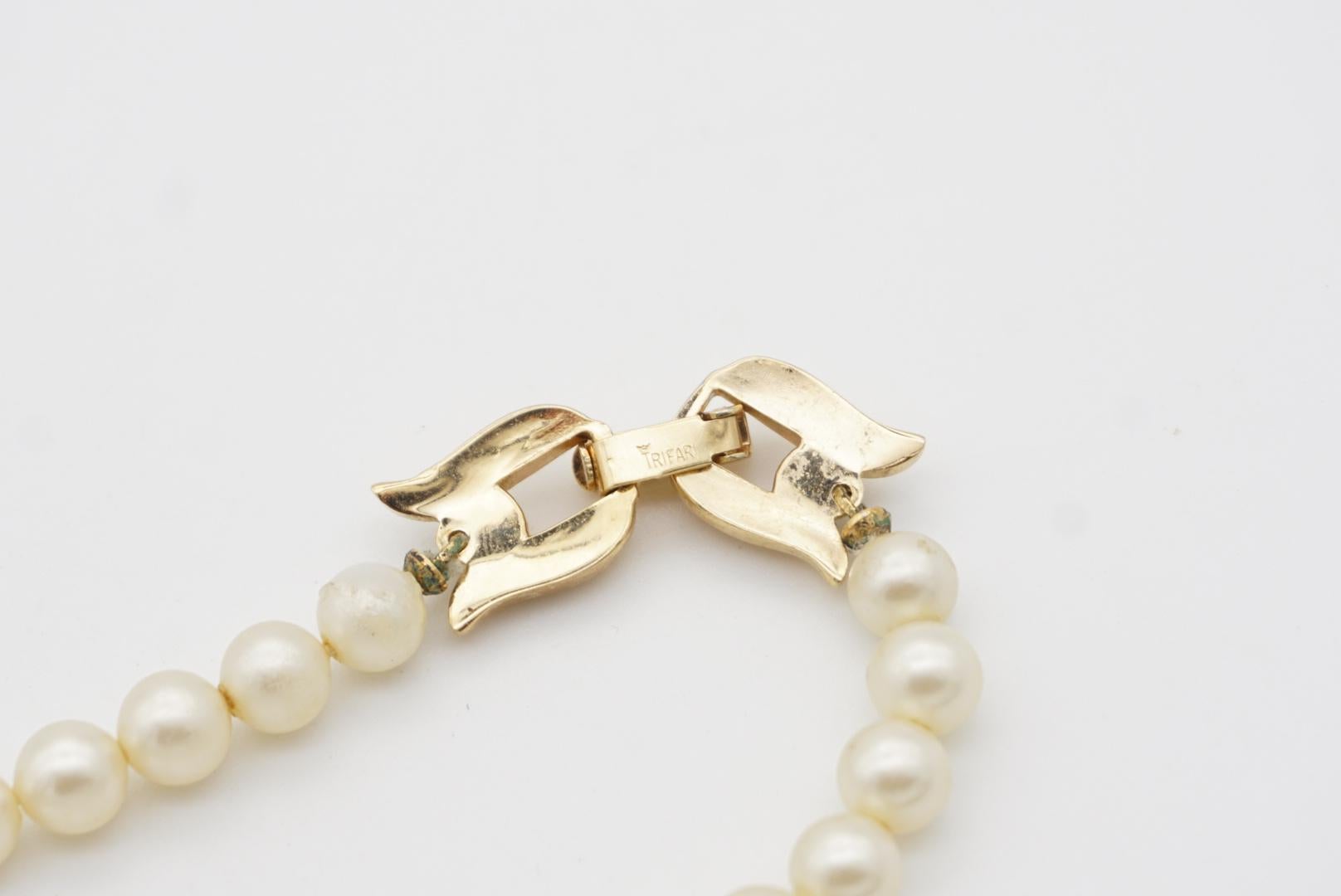 Crown Trifari Vintage 1950s White Beaded Round Pearls Tennis Elegant Bracelet For Sale 2