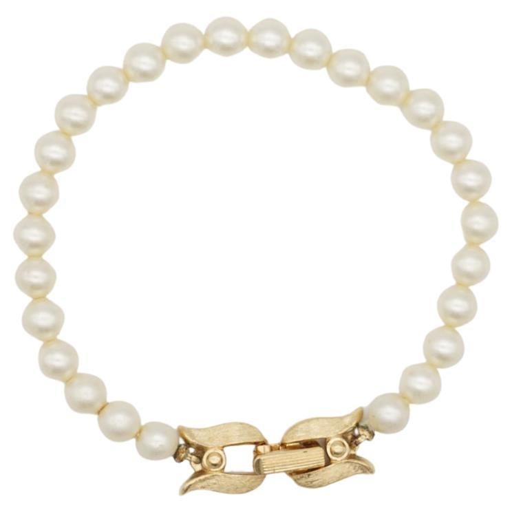 Crown Trifari Vintage 1950s White Beaded Round Pearls Tennis Elegant Bracelet en vente