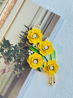 Crown Trifari Vintage 1950s Yellow Flower Green Leaf Bouquet Crystals Brooch