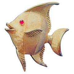 Crown Trifari Vintage Gold 1950s Rare Red Ruby Eye Tropical Fish Baby Brooch