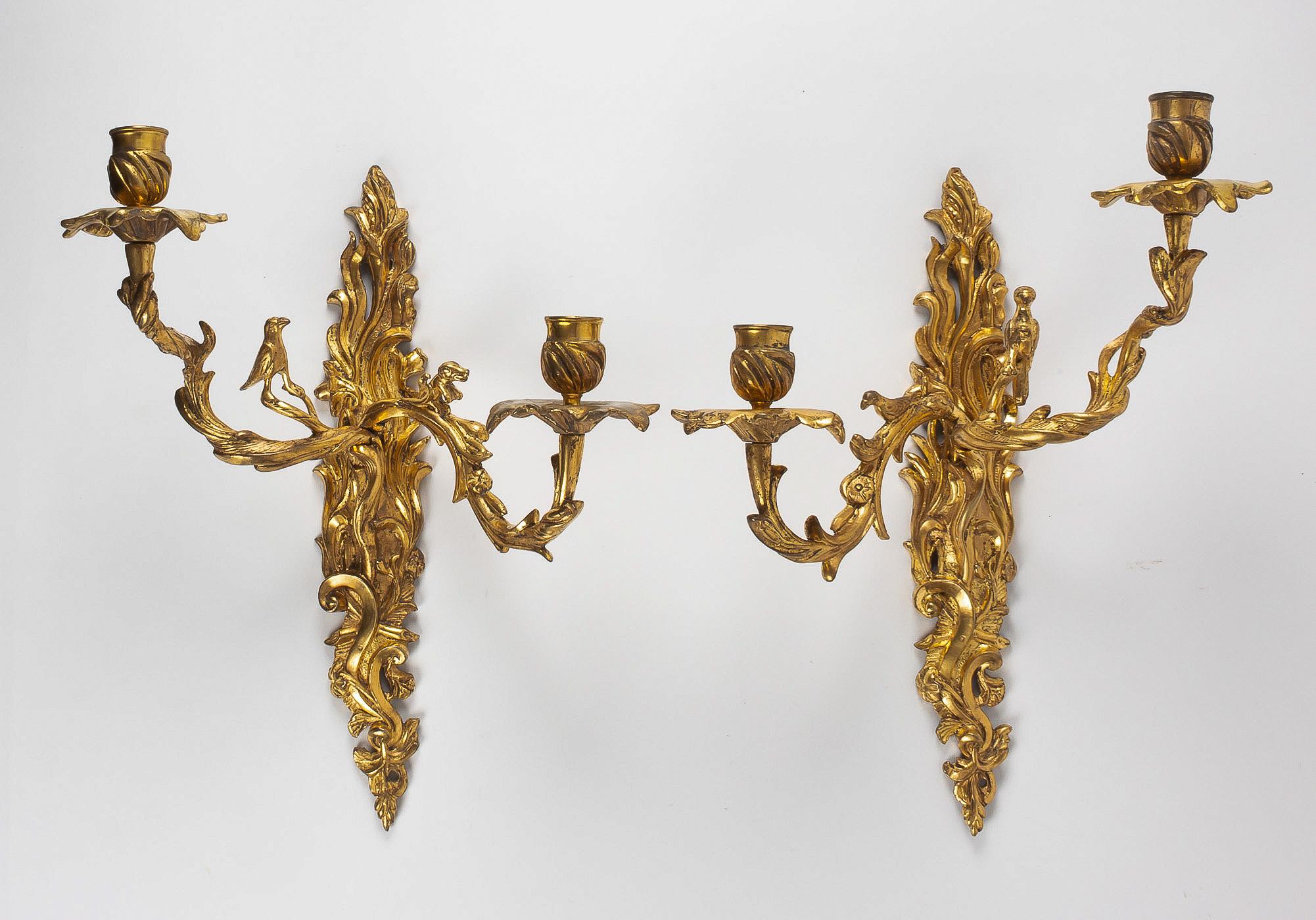 Crowned C Mark, Rare Pair of Hunting Design Ormolu Louis XV Period Sconces For Sale 13