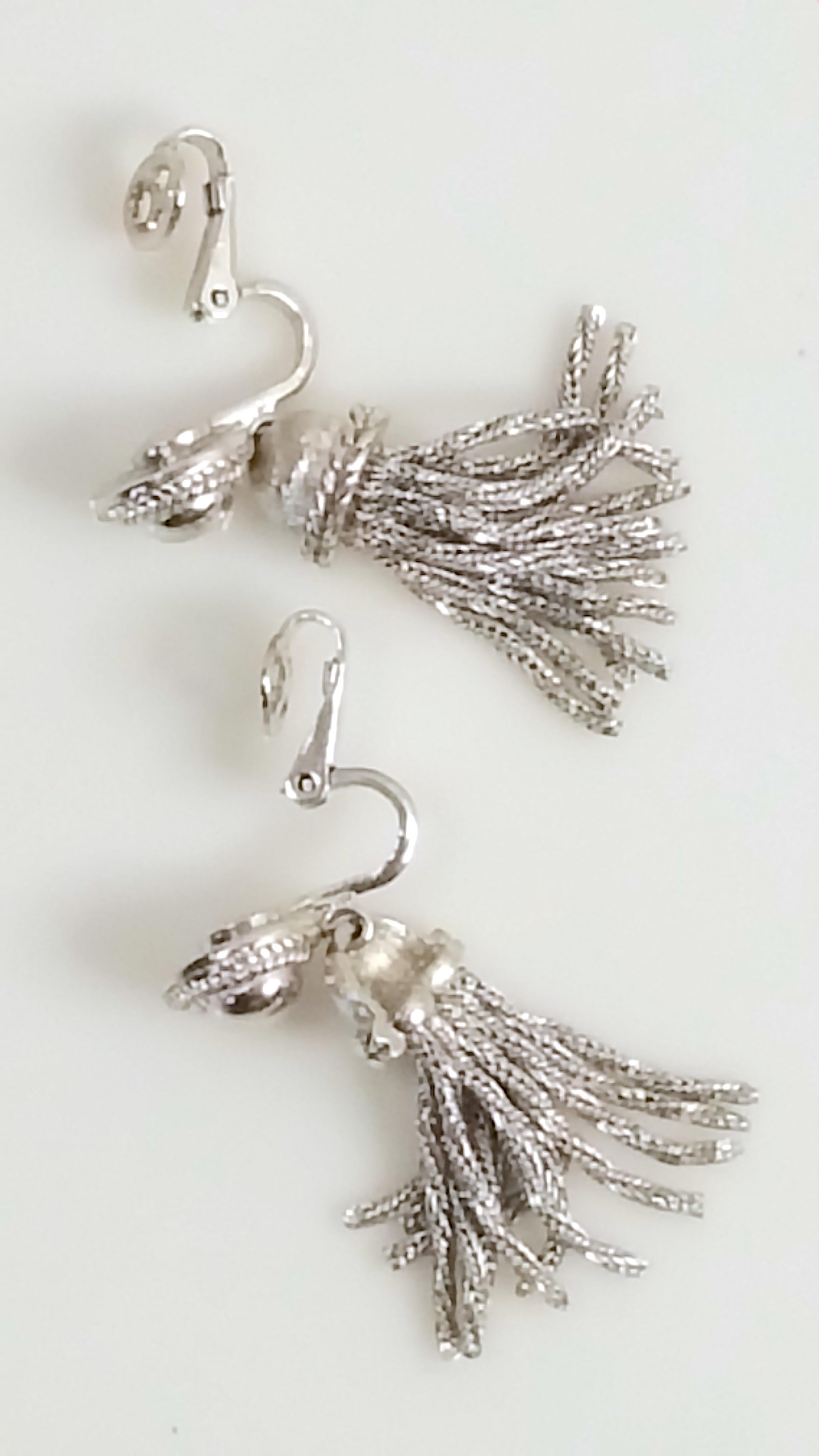 Art Deco Trifari AlfredPhilippe 1948-1954 RhodiumPlated Tassel Chain FrenchClip Earrings For Sale