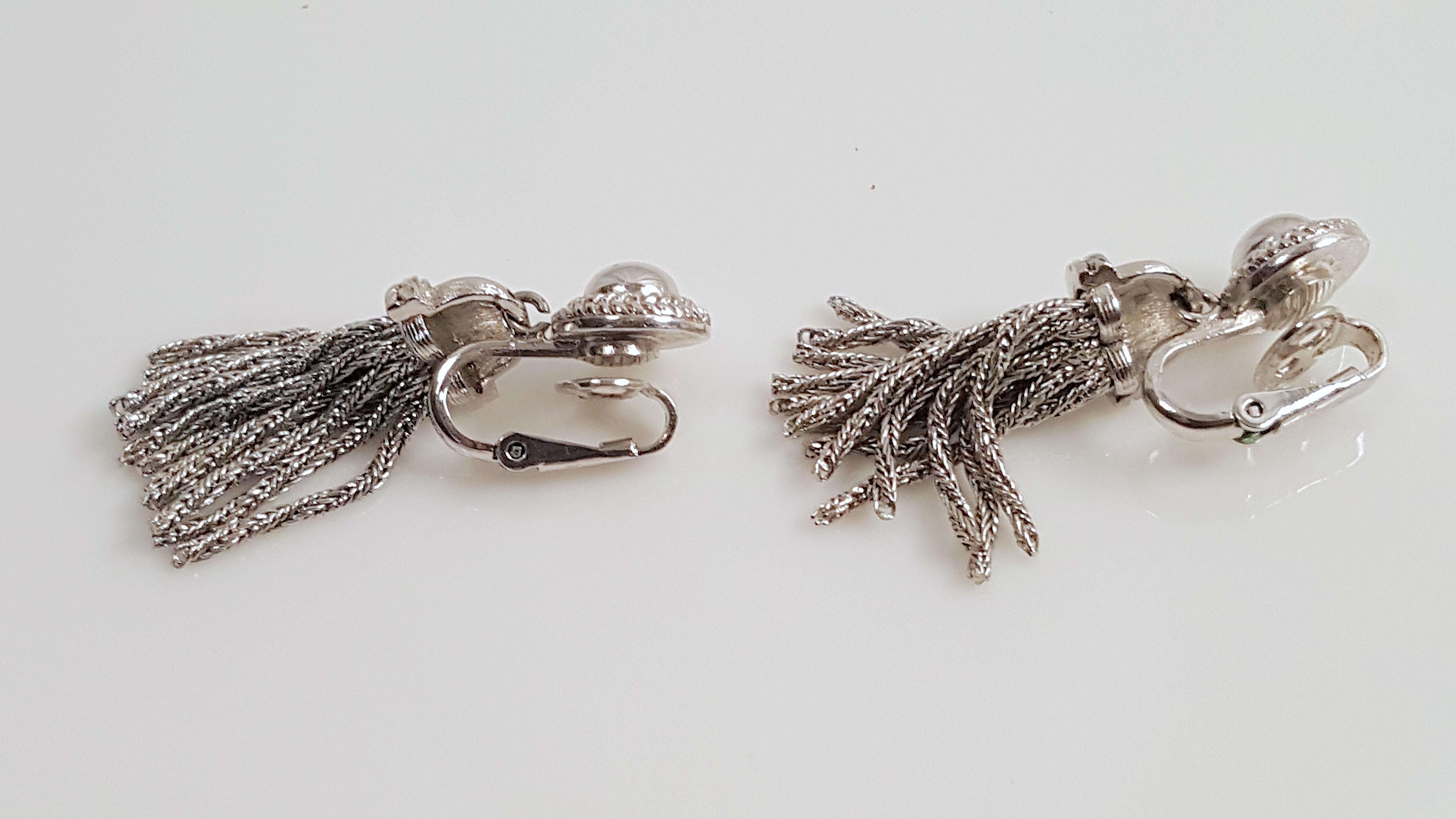 Trifari AlfredPhilippe 1948-1954 RhodiumPlated Tassel Chain FrenchClip Earrings For Sale 2
